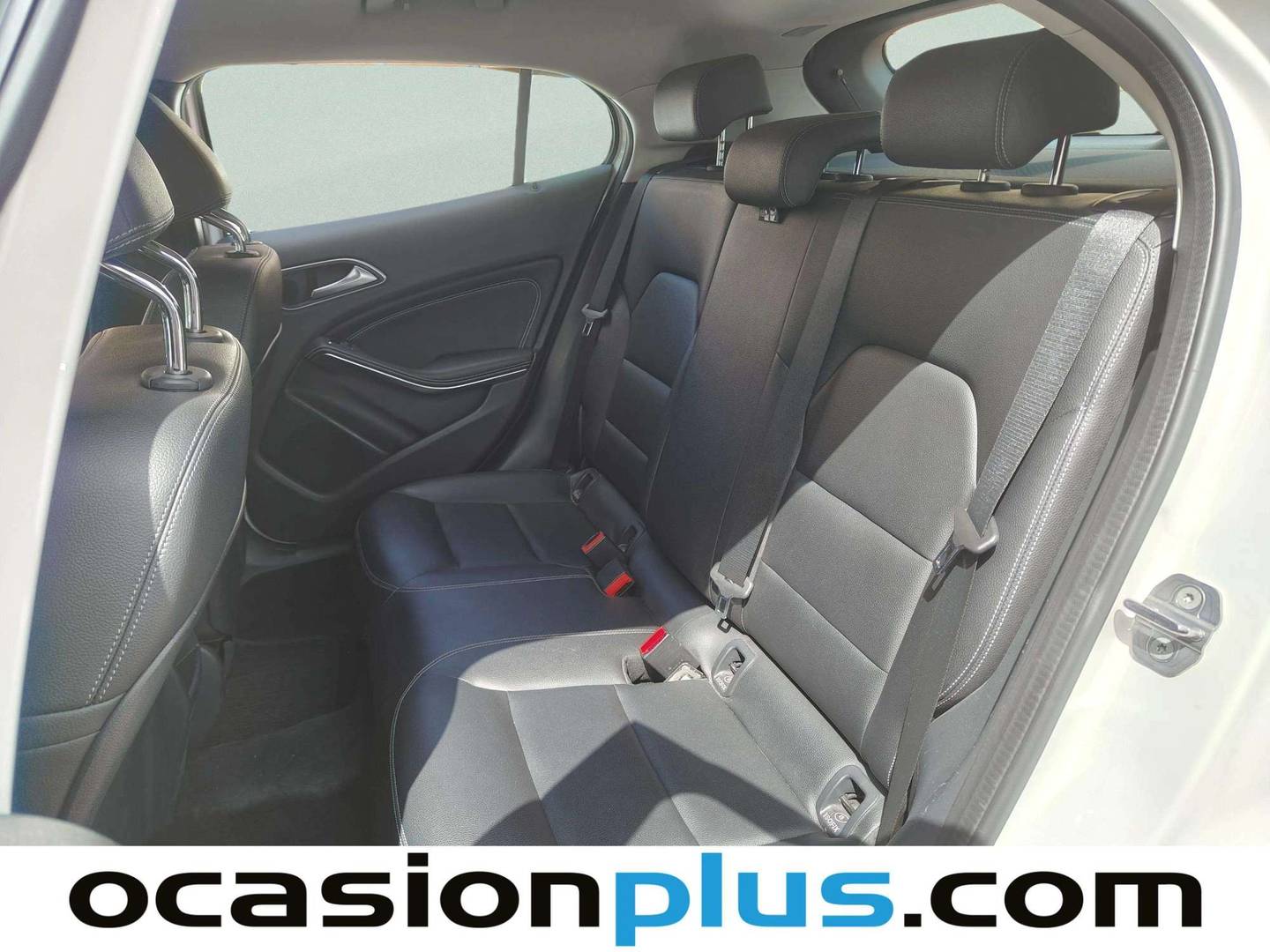 Foto asientos traseros Mercedes GLA Mercedes GLA 180 (122 CV)