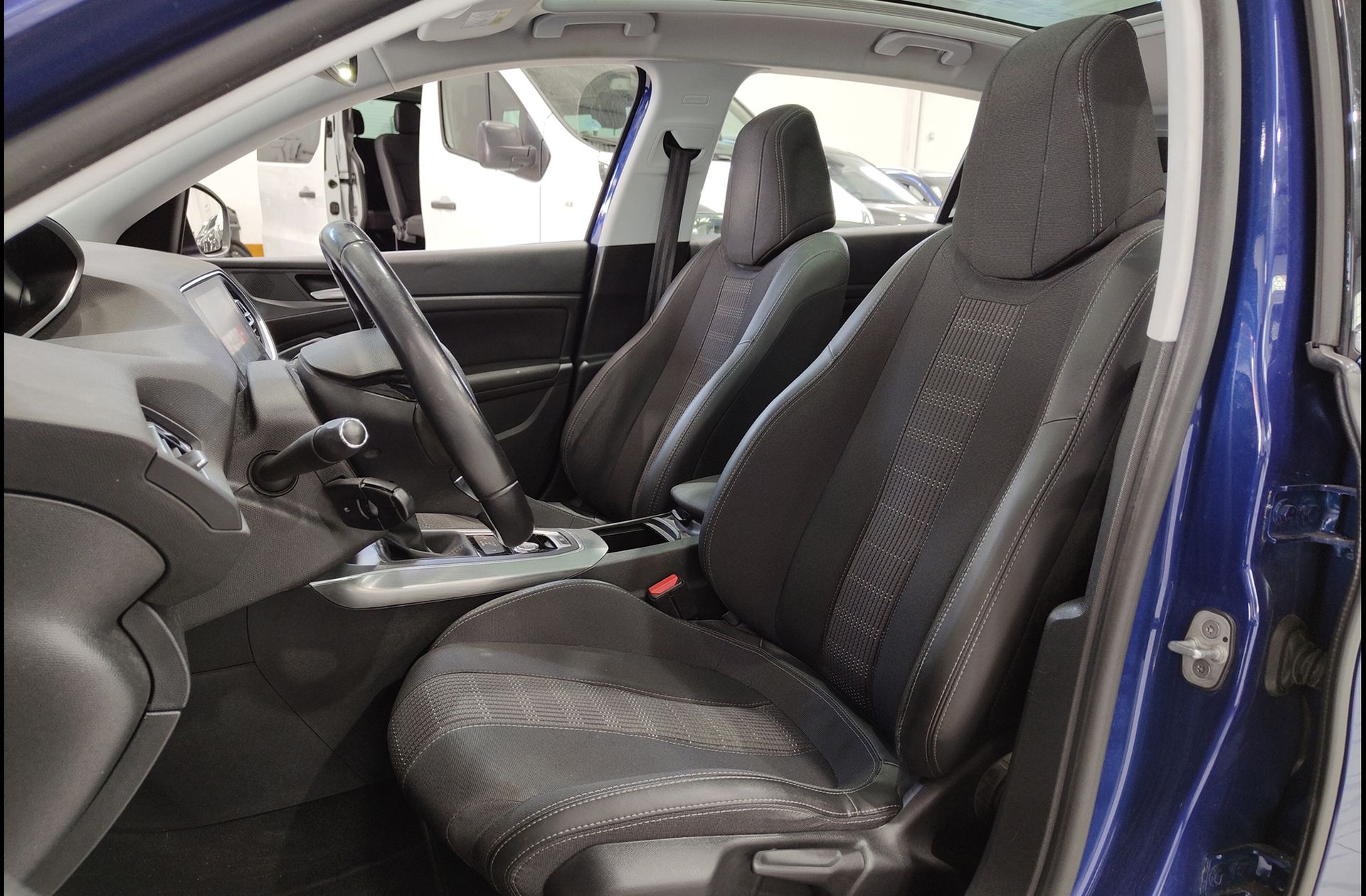 Peugeot 308 BlueHDi 120 Allure EAT6 - foto 12