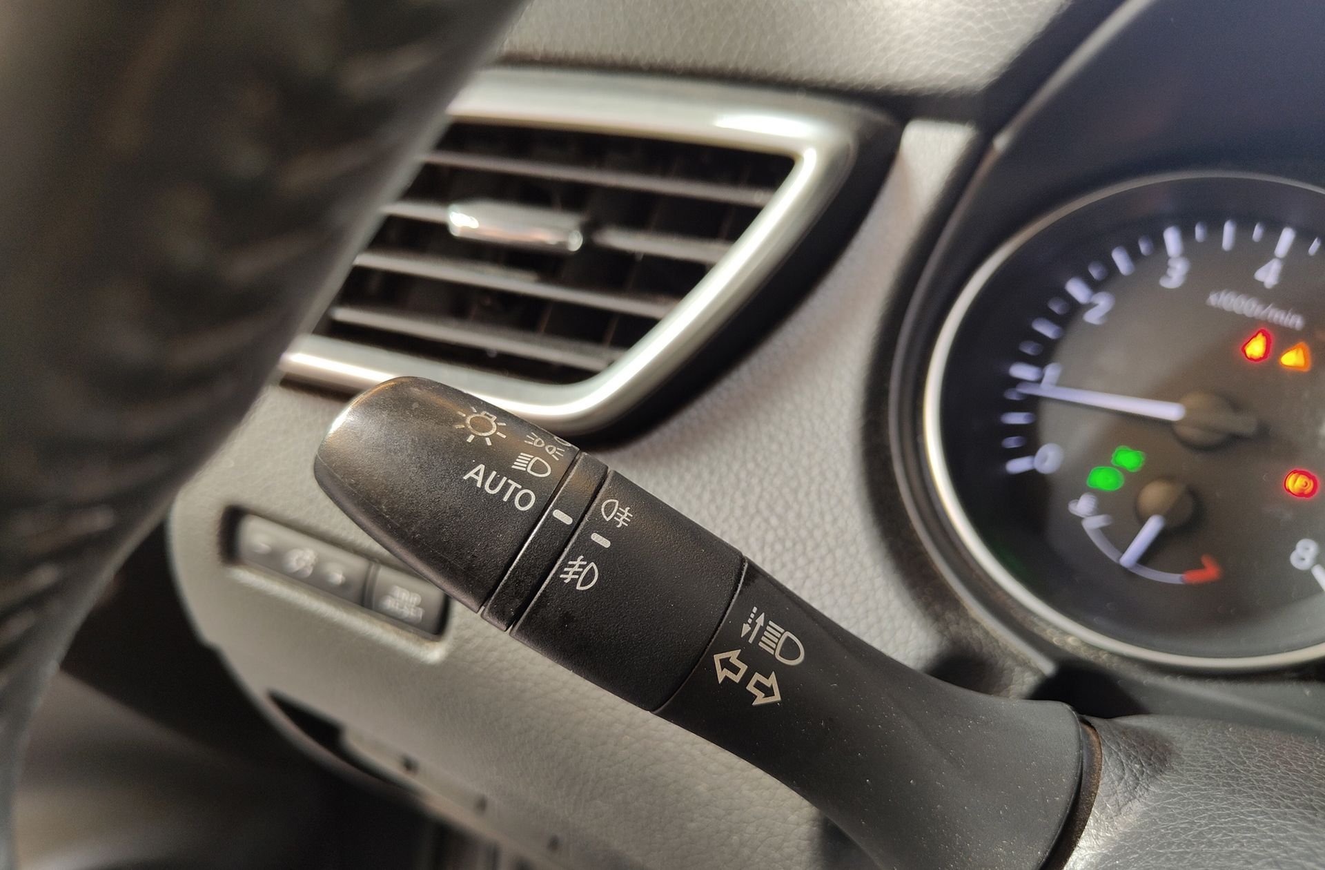 Nissan Qashqai DIG-T 115 N-Connecta - foto 24