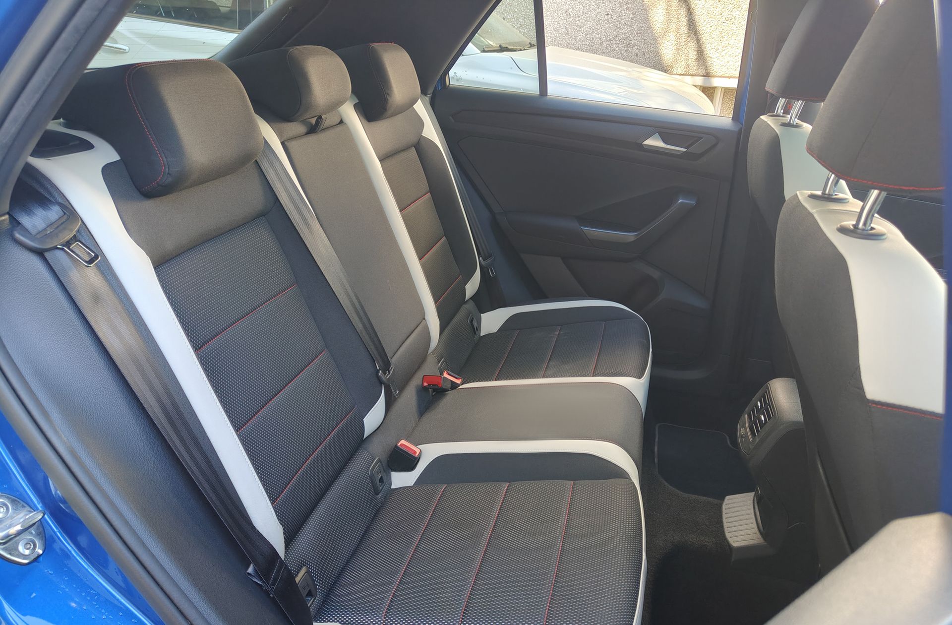 Volkswagen T-Roc Sport 1.5 TSI DSG - foto 18