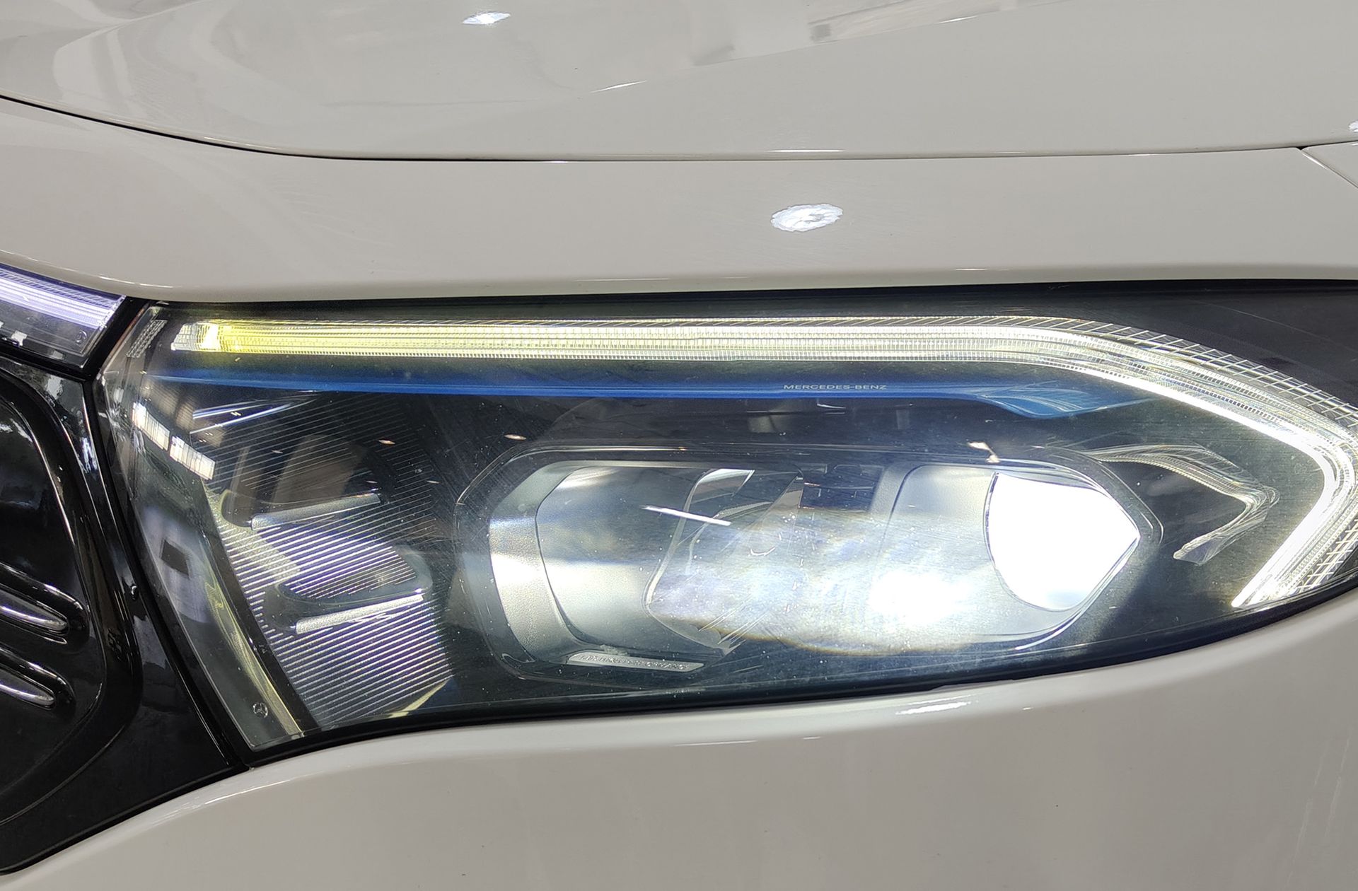 Mercedes-Benz EQA 300 4Matic Pack AMG - foto 15