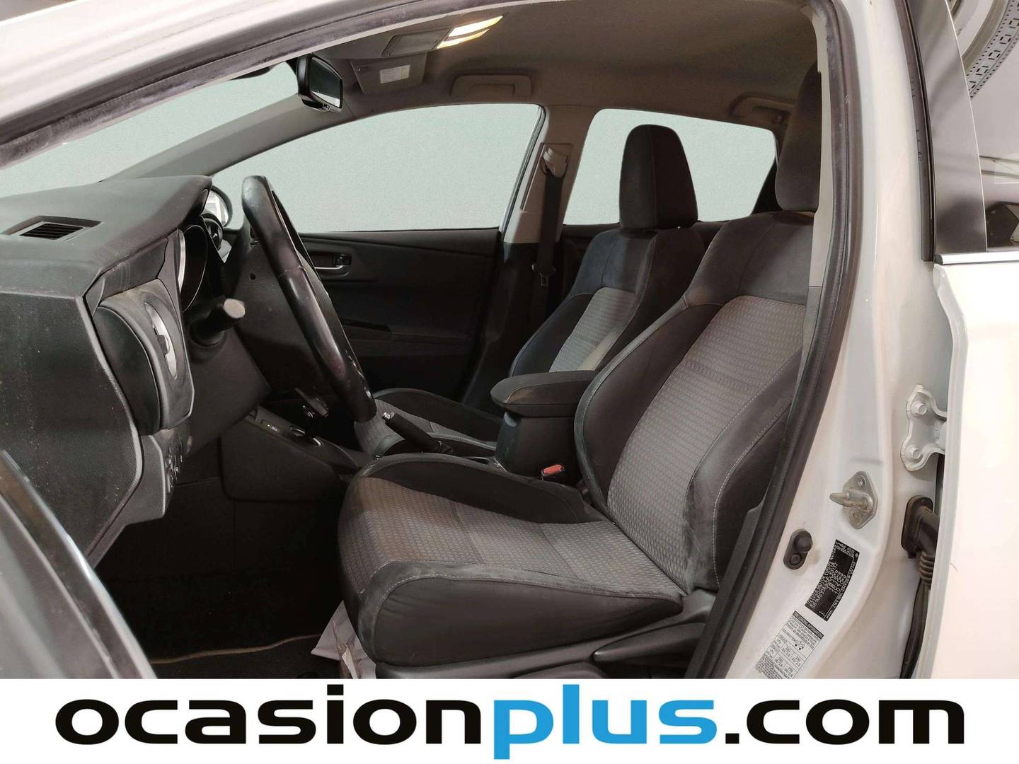 Foto asientos delanteros Toyota Auris Toyota Auris 140H Hybrid Feel! Edition (136 CV)