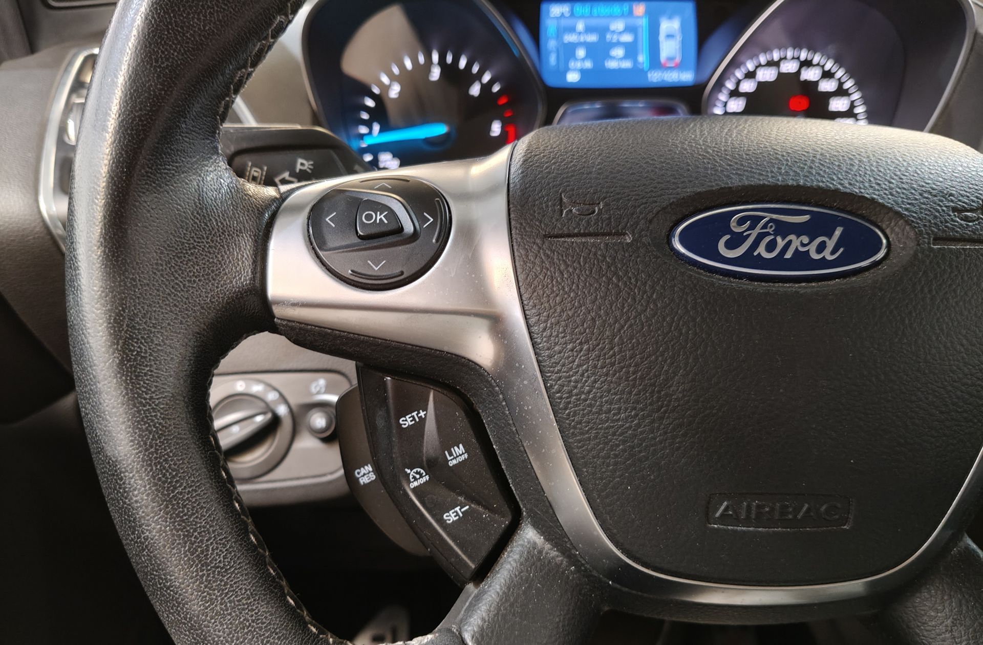 Ford Kuga 2.0 TDCi Titanium S 4x4 - foto 32