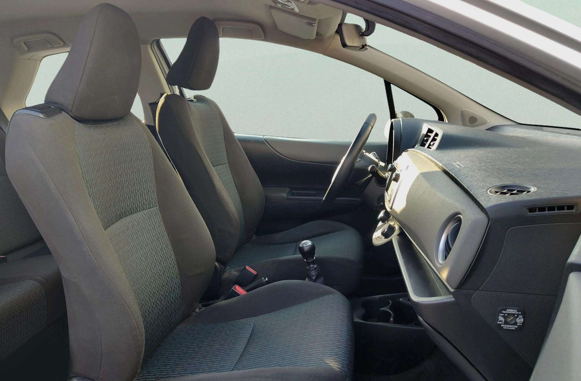 Toyota Yaris 1.3 Active - foto 16
