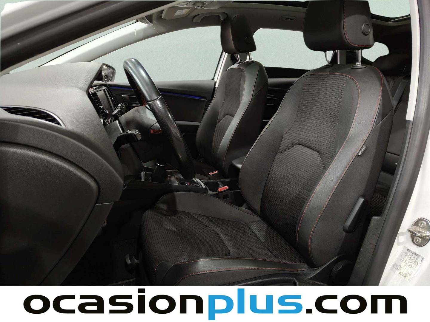 Foto asientos delanteros Seat León Seat León ST 1.4 TSI ACT S&S FR Plus (150 CV)