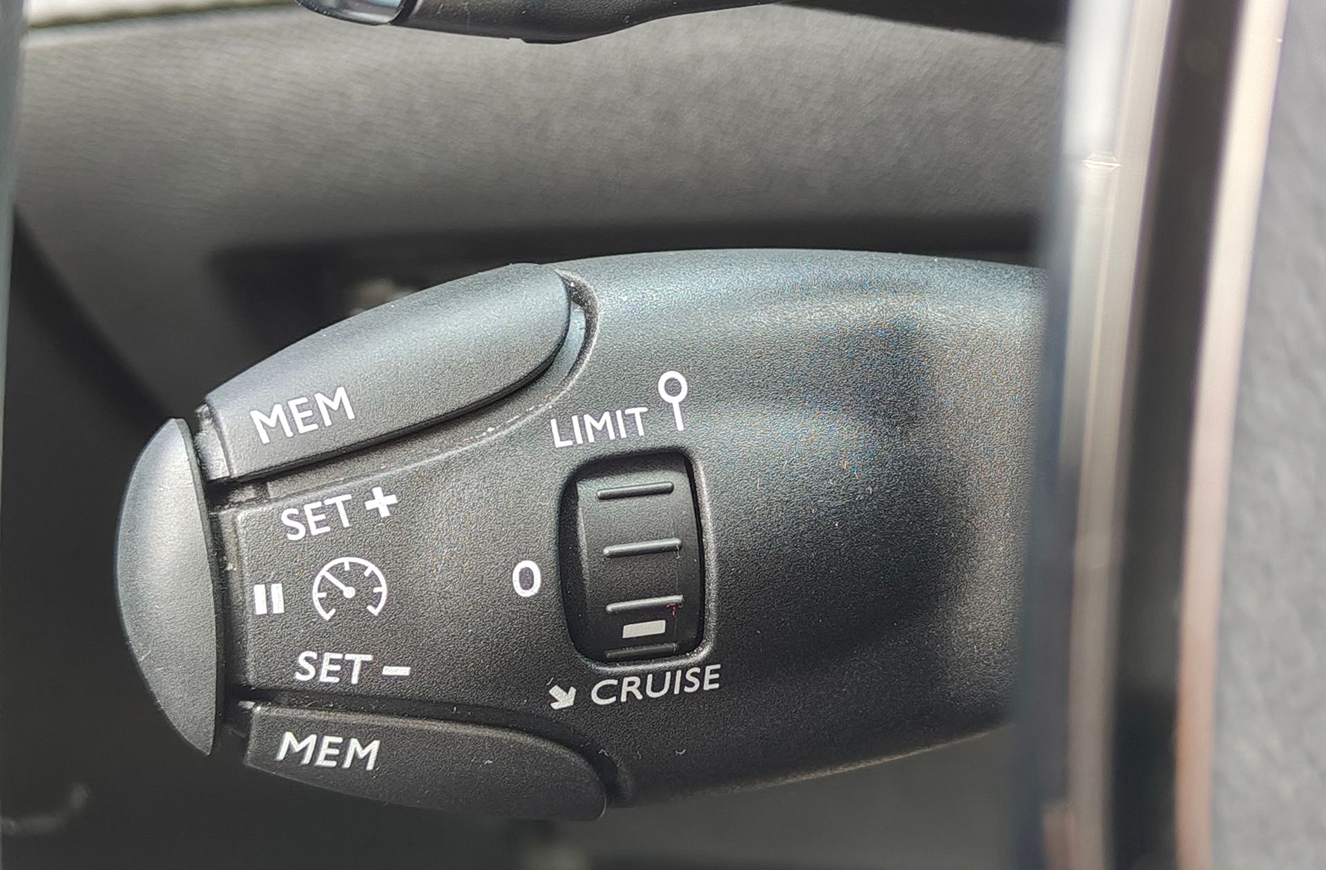 Peugeot 208 Style Hybrid 110 eDCS6 - foto 24