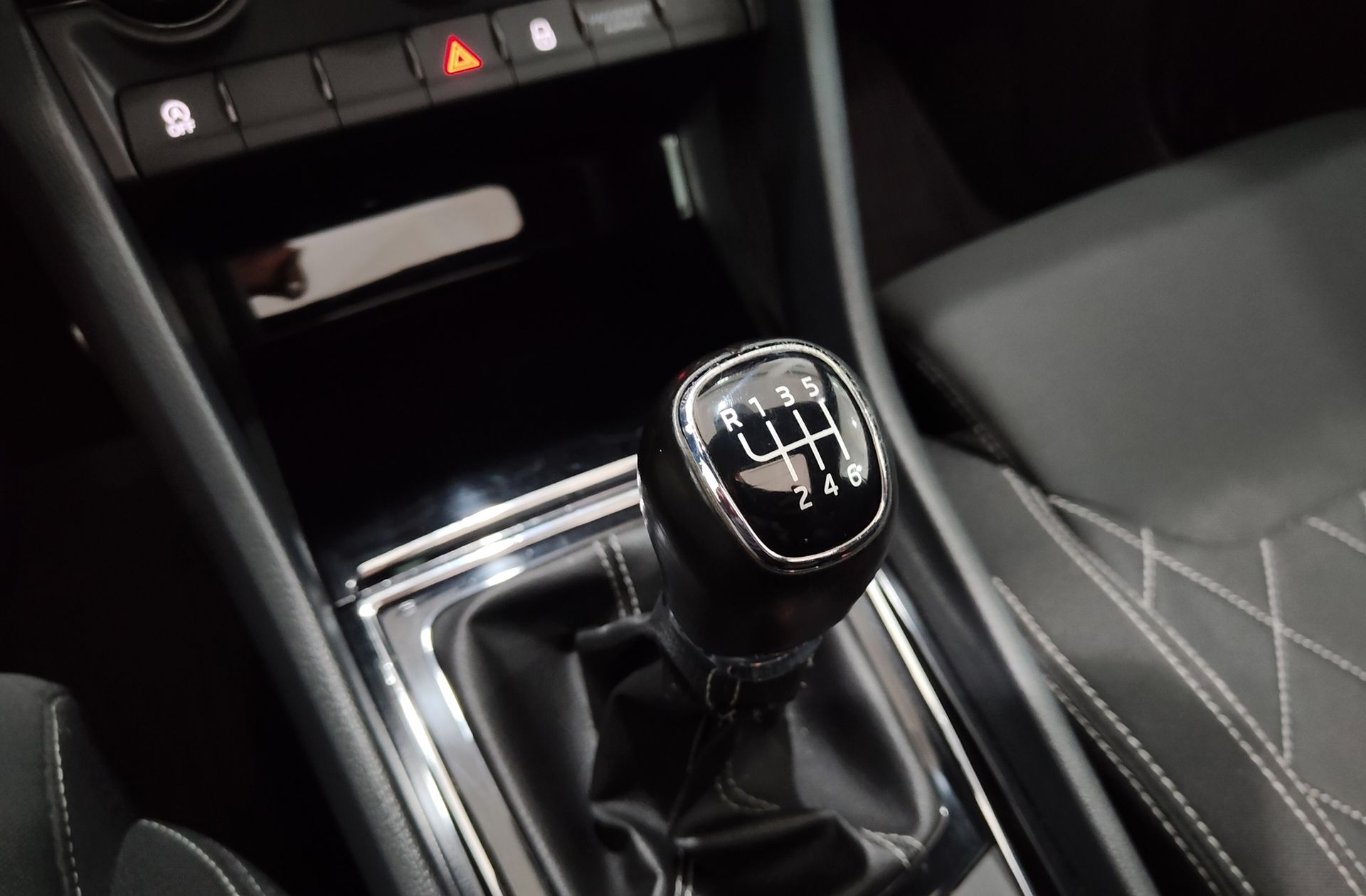 Škoda Karoq 1.5 TSI Sportline - foto 6