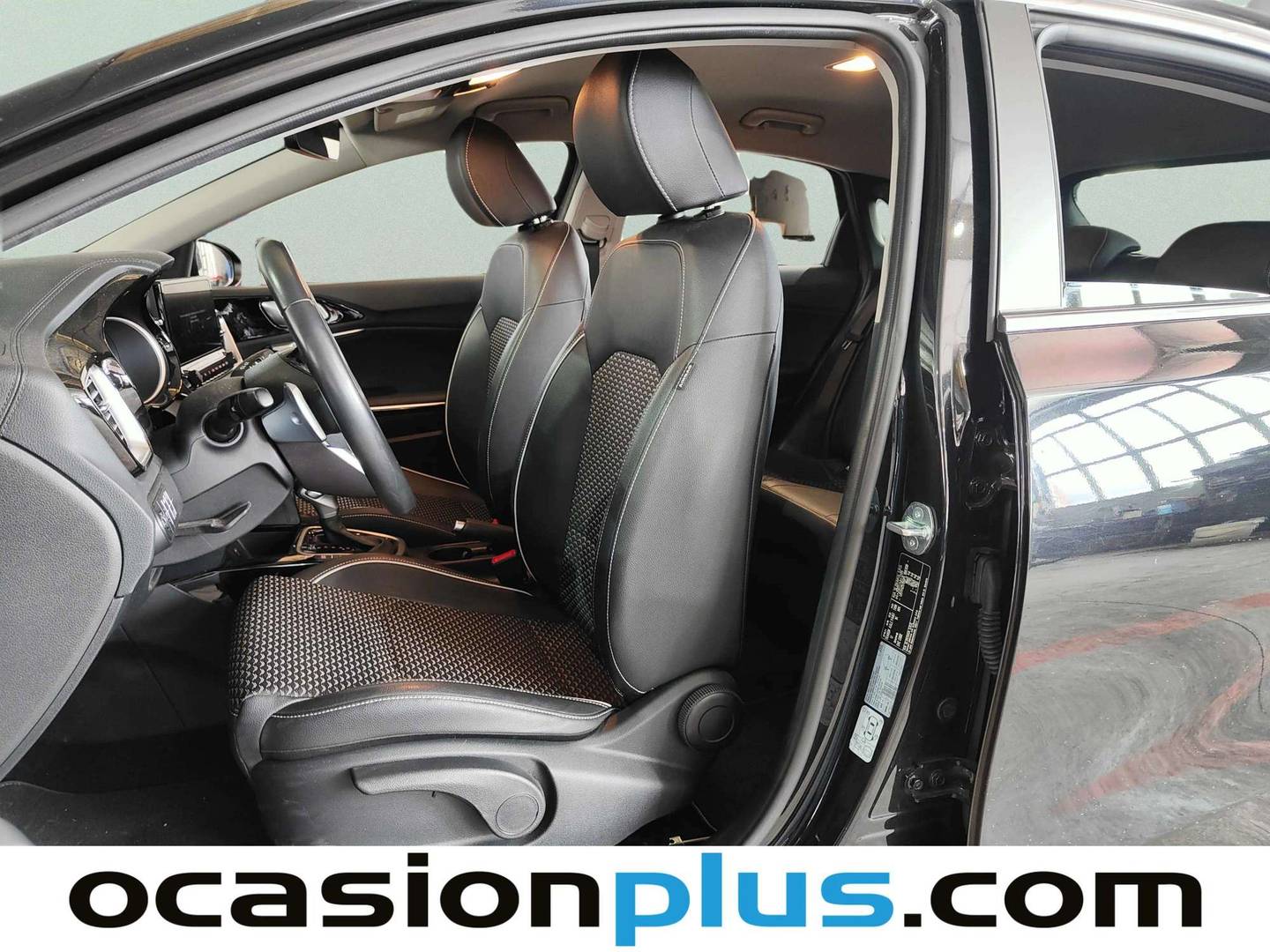 Foto asientos delanteros KIA Ceed KIA Ceed 1.5 MHEV Tech DCT (160 CV)