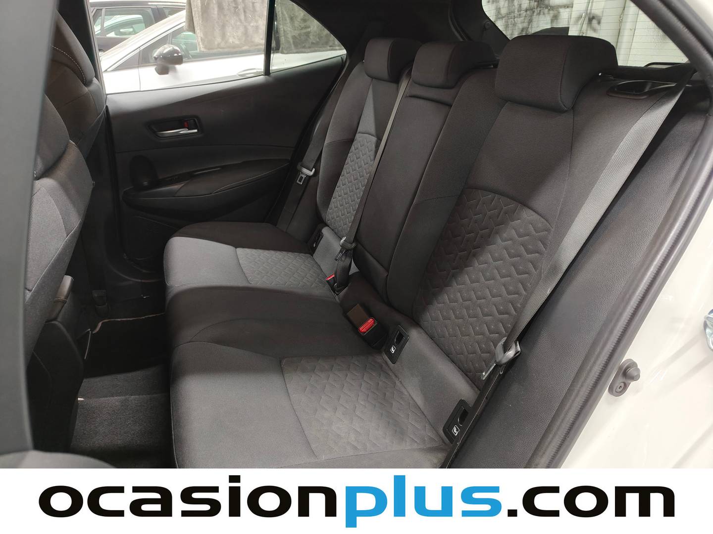 Foto asientos traseros Toyota Corolla Toyota Corolla 180H FEEL! E-CVT (180 CV)