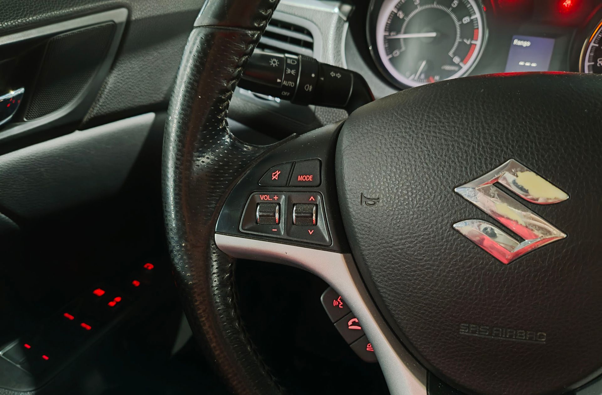 Suzuki Kizashi 2.4 Sport - foto 26