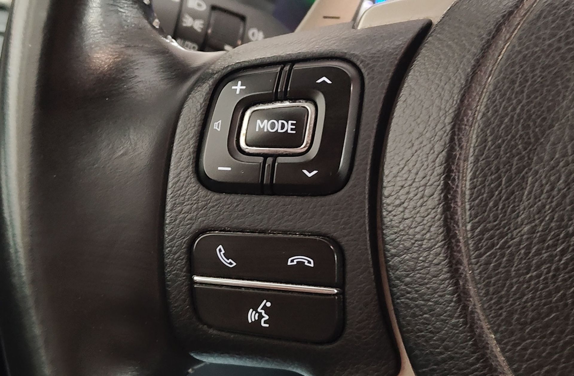 Lexus NX 300h Premium 2WD - foto 31