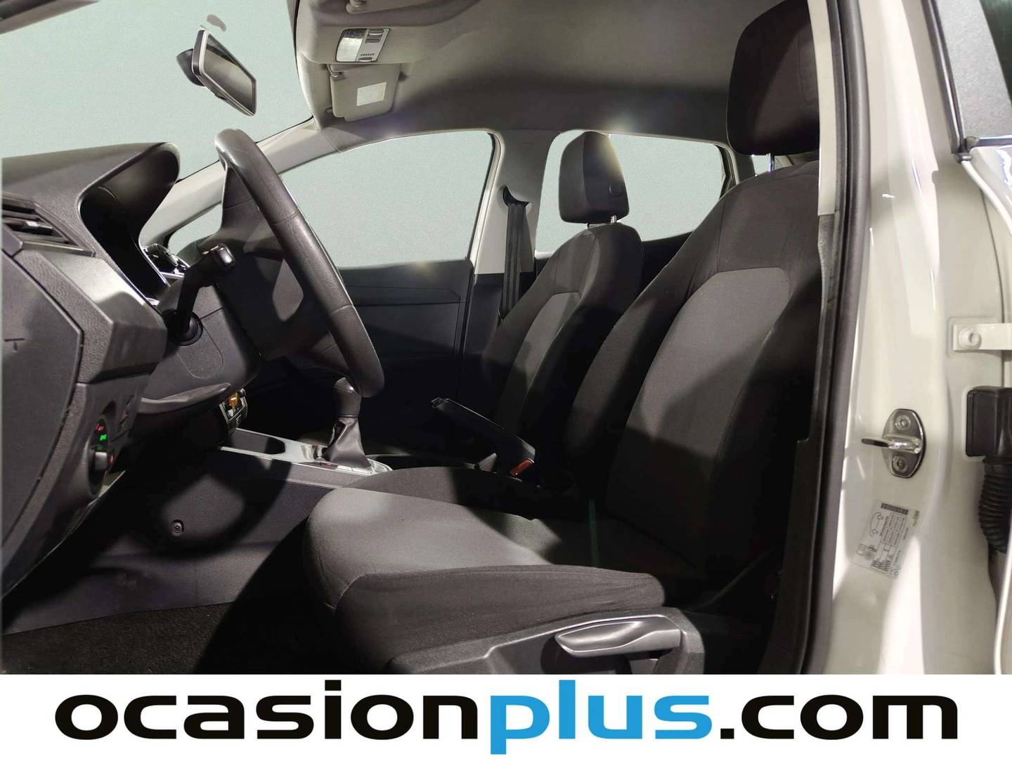 Foto asientos delanteros Seat Ibiza SEAT Ibiza 1.6 TDI Reference Plus (80 CV)