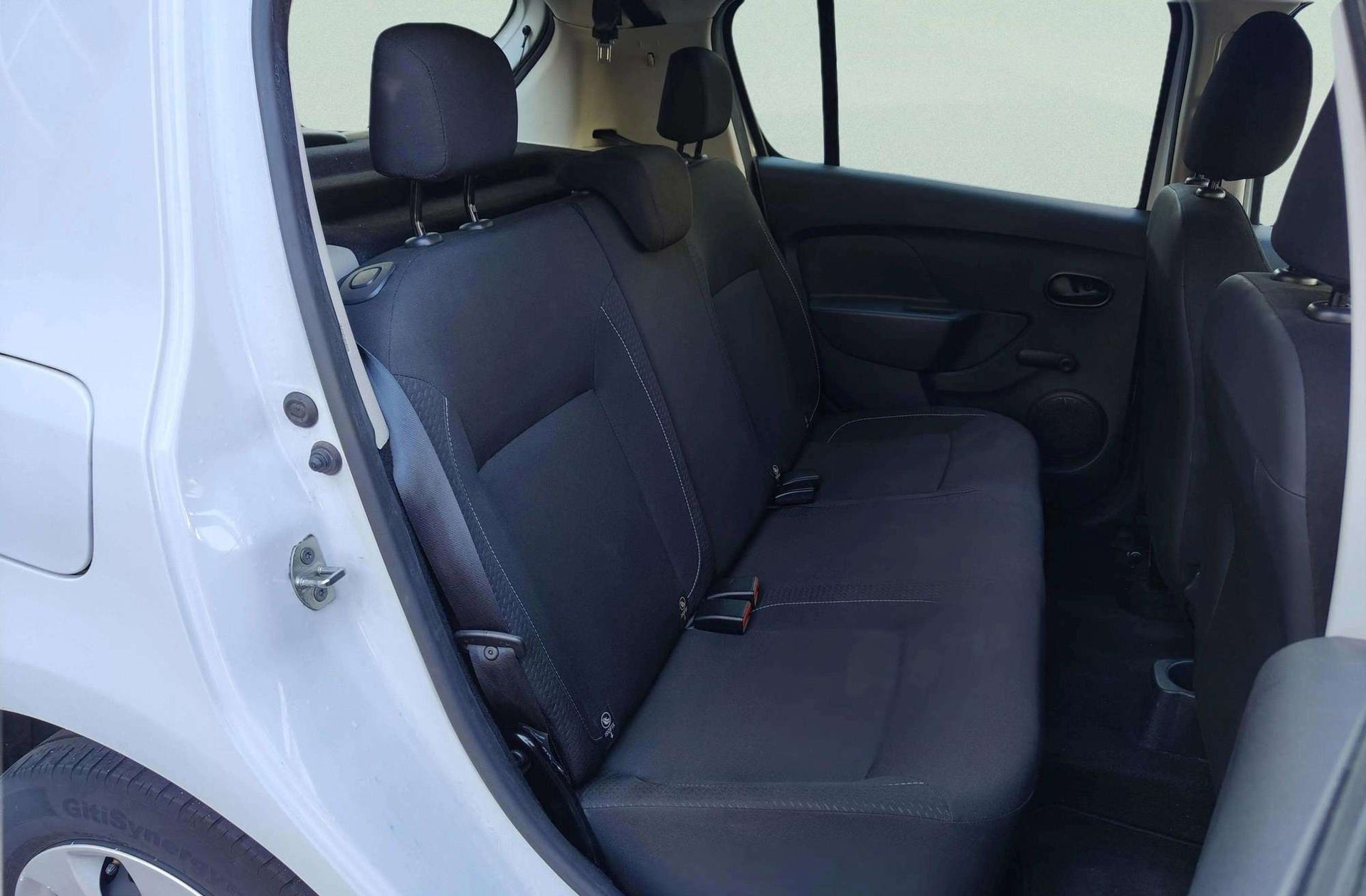 Dacia Sandero Essential 1.0 - foto 13