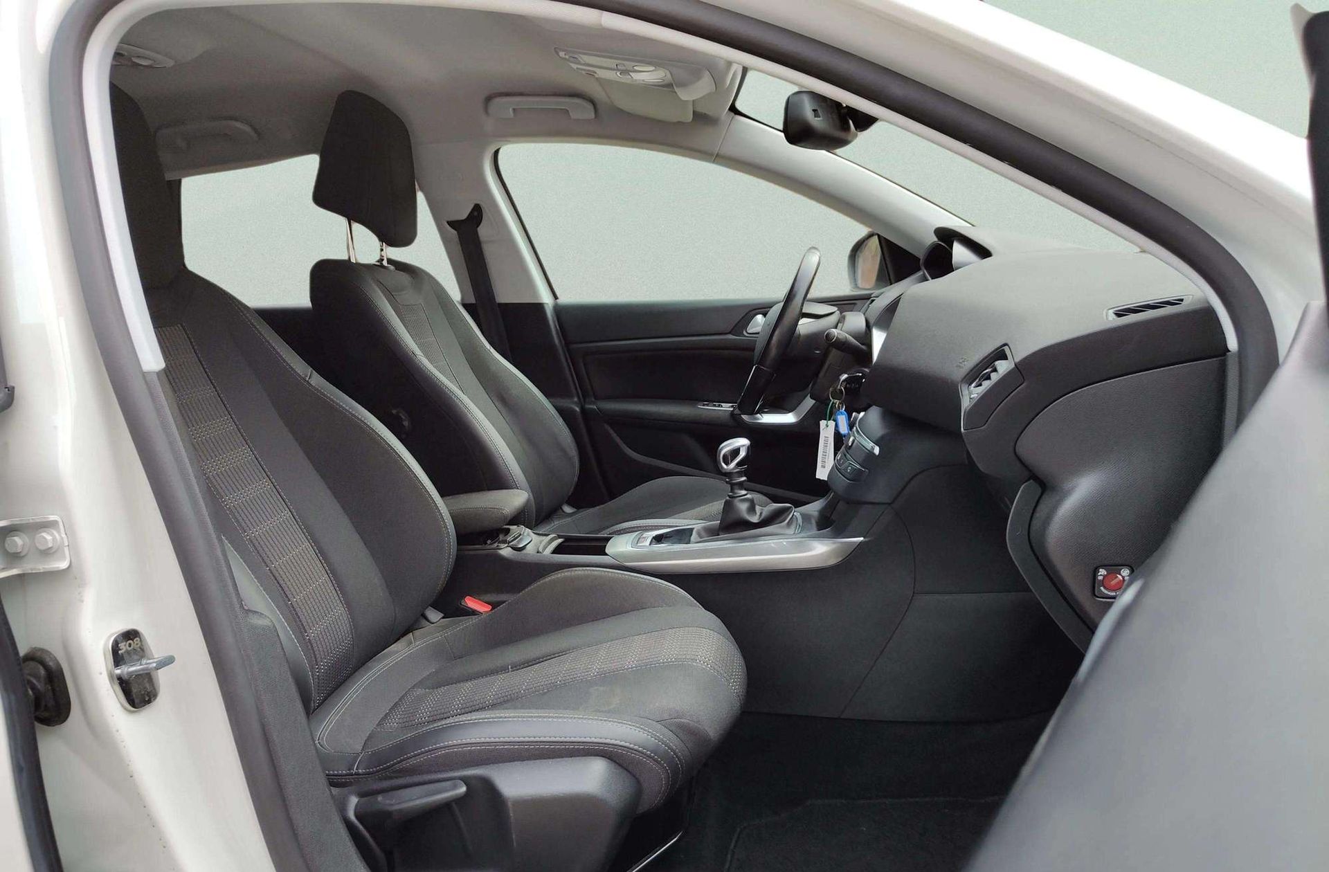 Peugeot 308 SW 1.2 PureTech Allure - foto 17