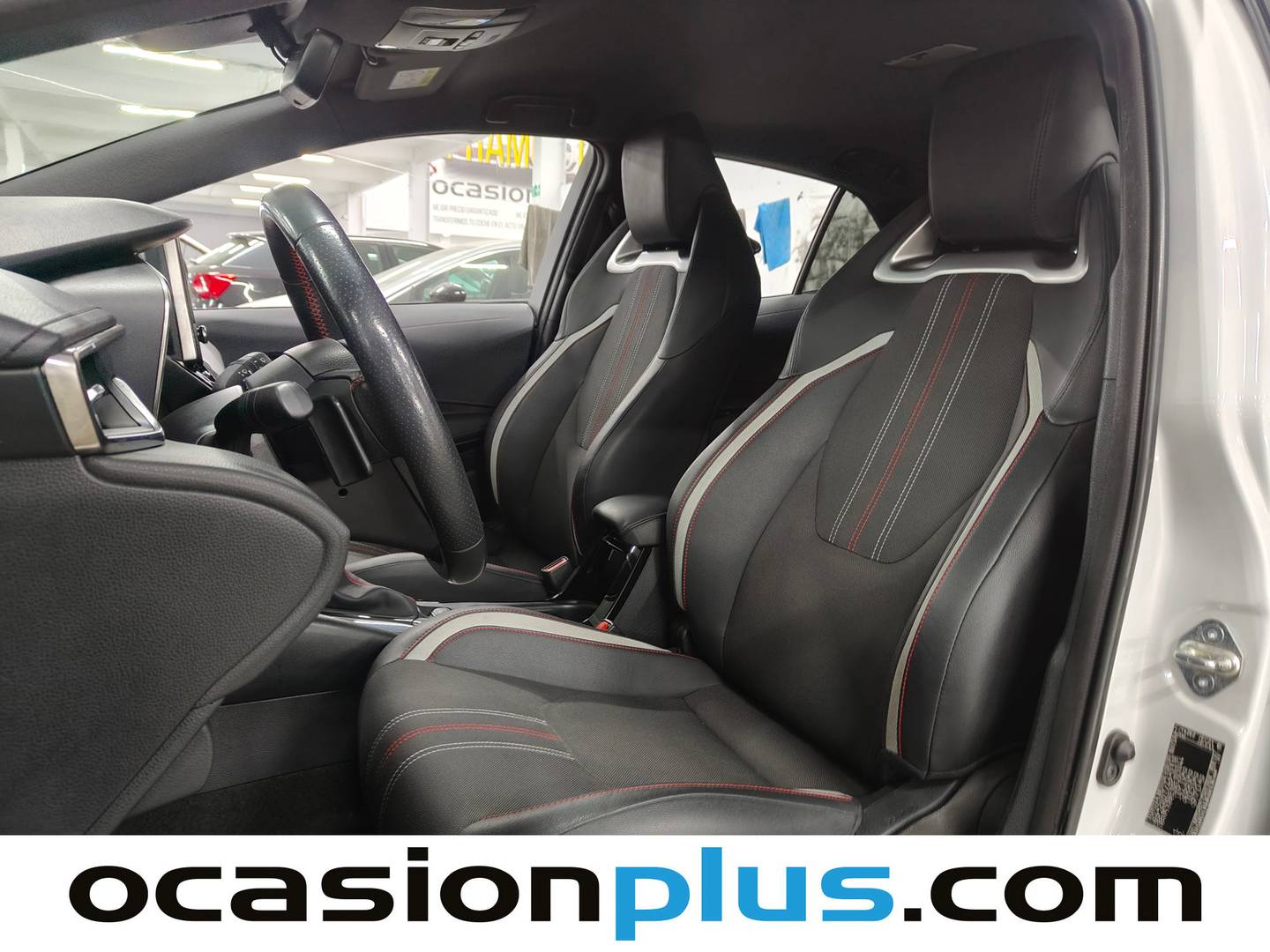 Foto asientos delanteros Toyota Corolla Toyota Corolla 180H GR-SPORT E-CVT (184 CV)