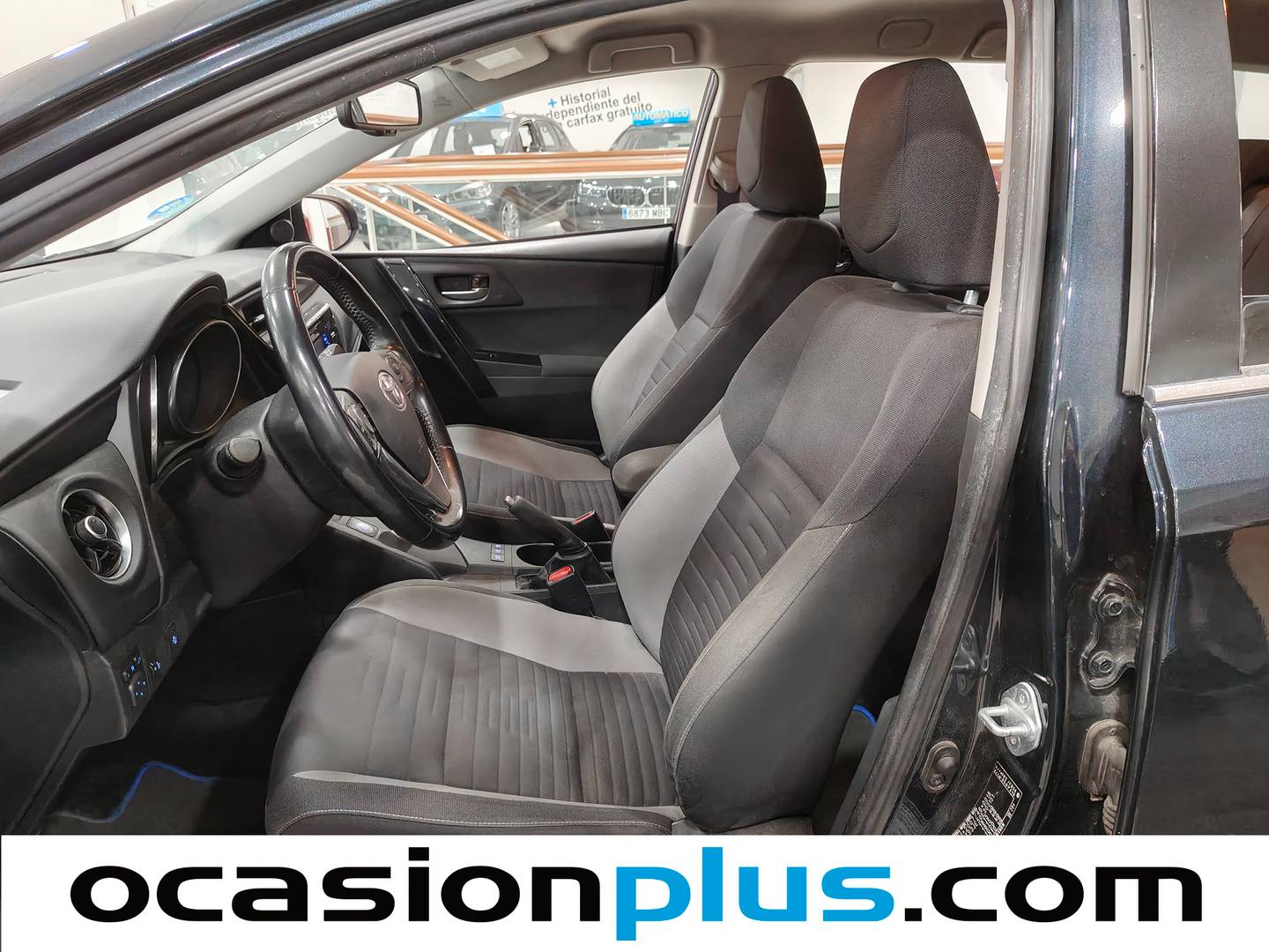Foto asientos delanteros Toyota Auris Toyota Auris 140H Touring Sports Active (136 CV)