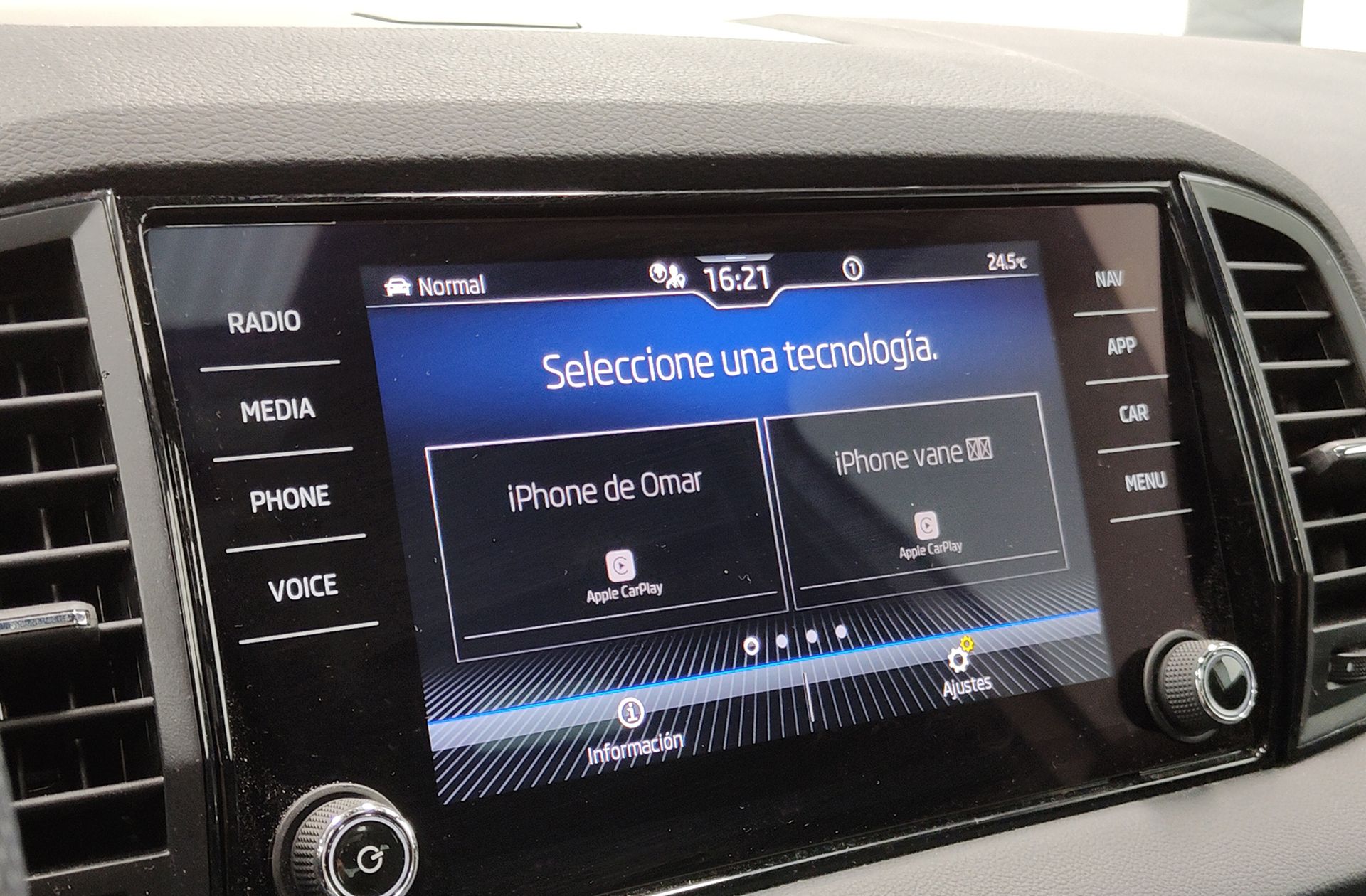 Škoda Karoq 1.5 TSI ACT Sportline DSG - foto 9