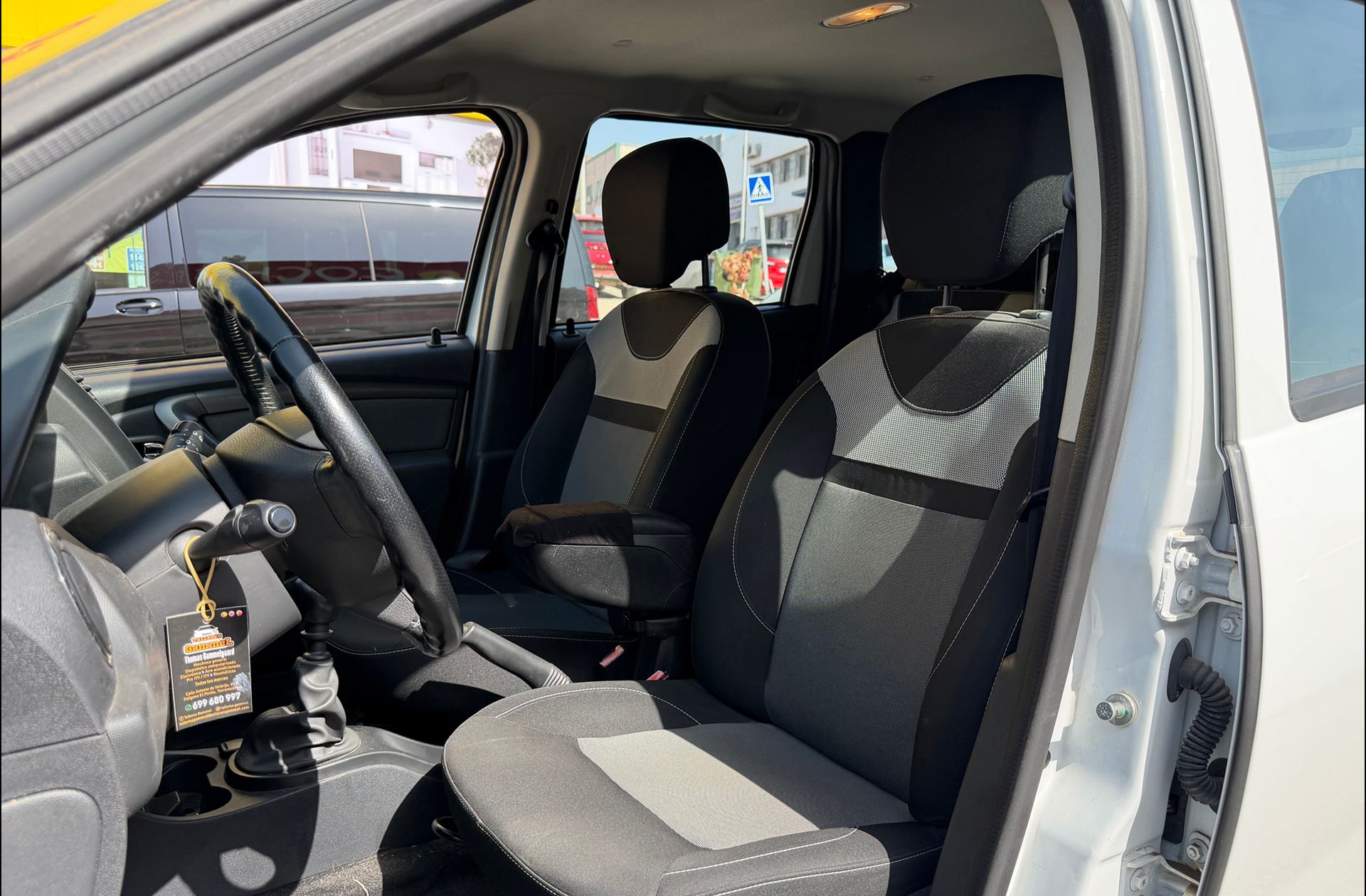Dacia Duster Laureate dCi - foto 8
