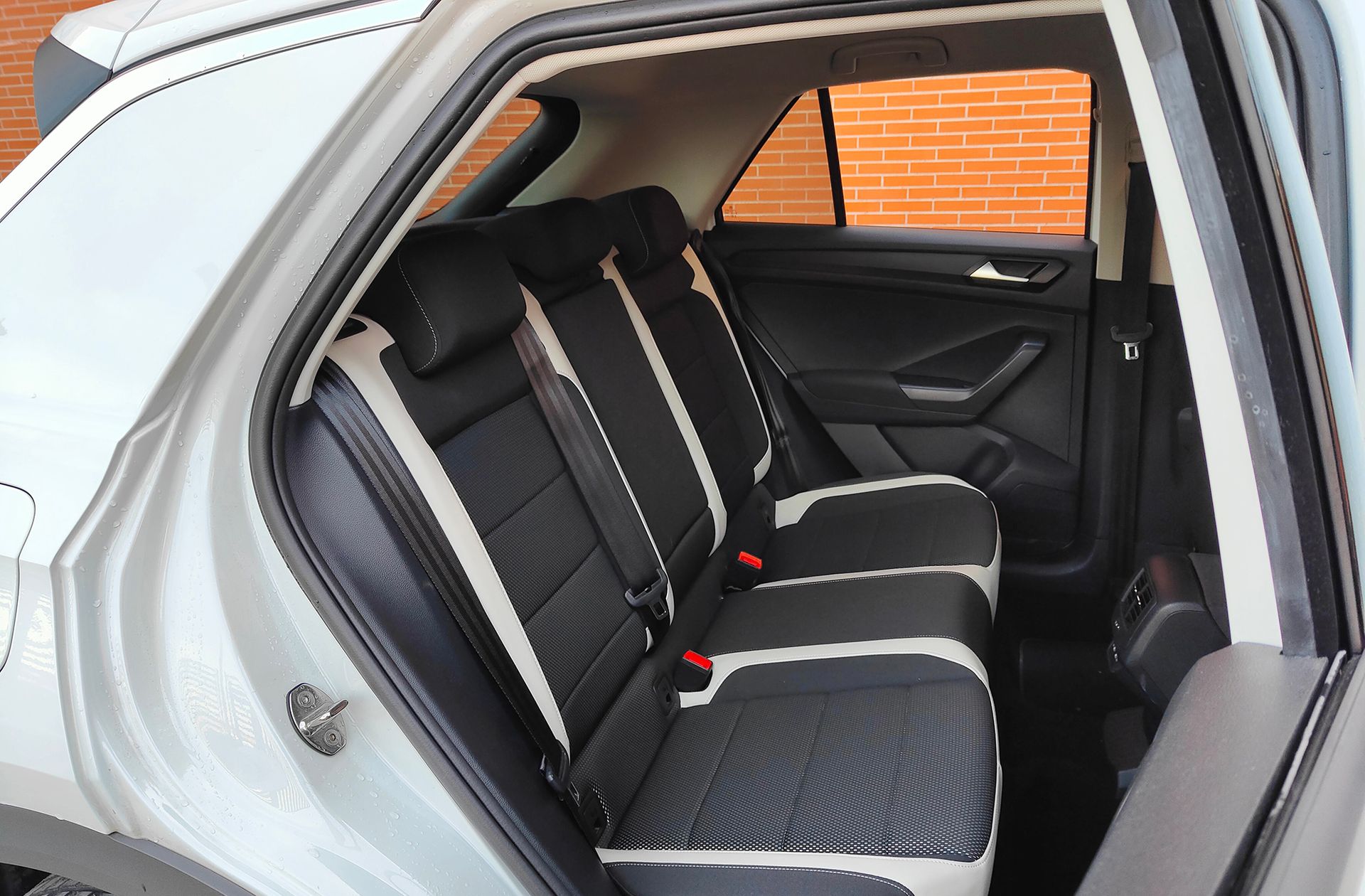Volkswagen T-Roc Sport 2.0 TDI DSG - foto 17