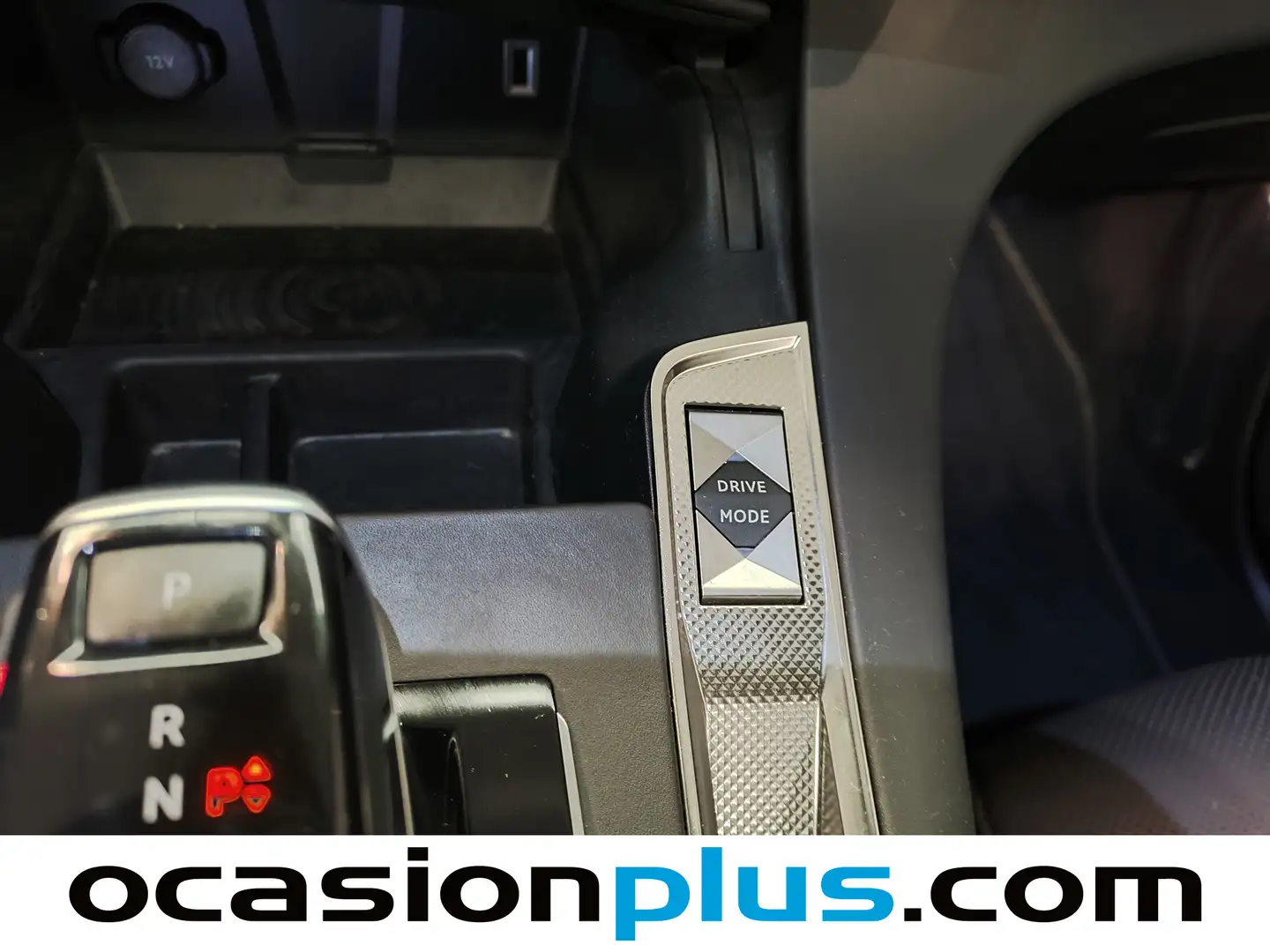 Foto DS DS 7 Crossback DS DS7 Crossback E-Tense 300 Louvre 4WD Auto (300 CV)