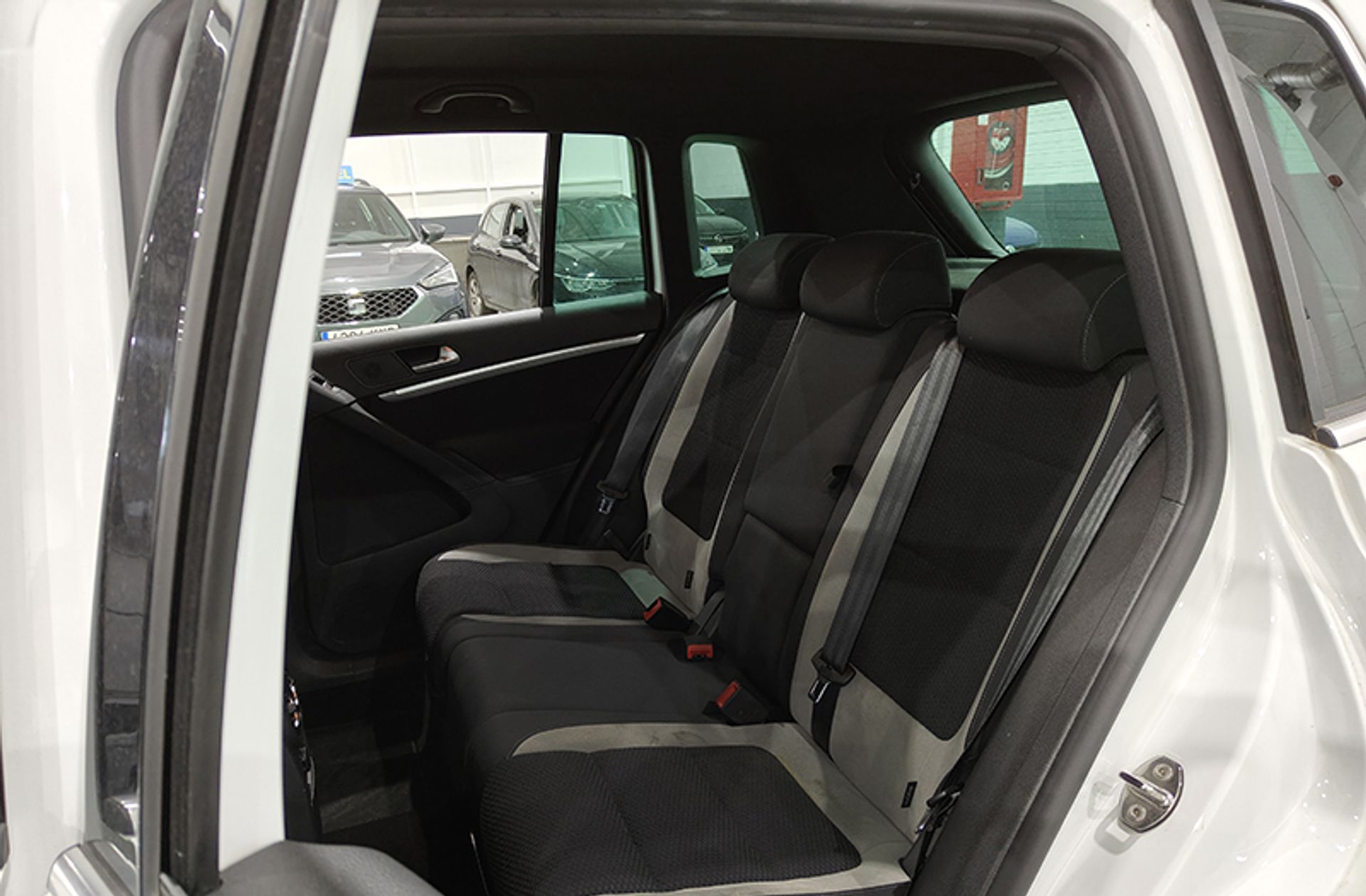 Volkswagen Tiguan Business 2.0 TDI BMT 4Motion - foto 12