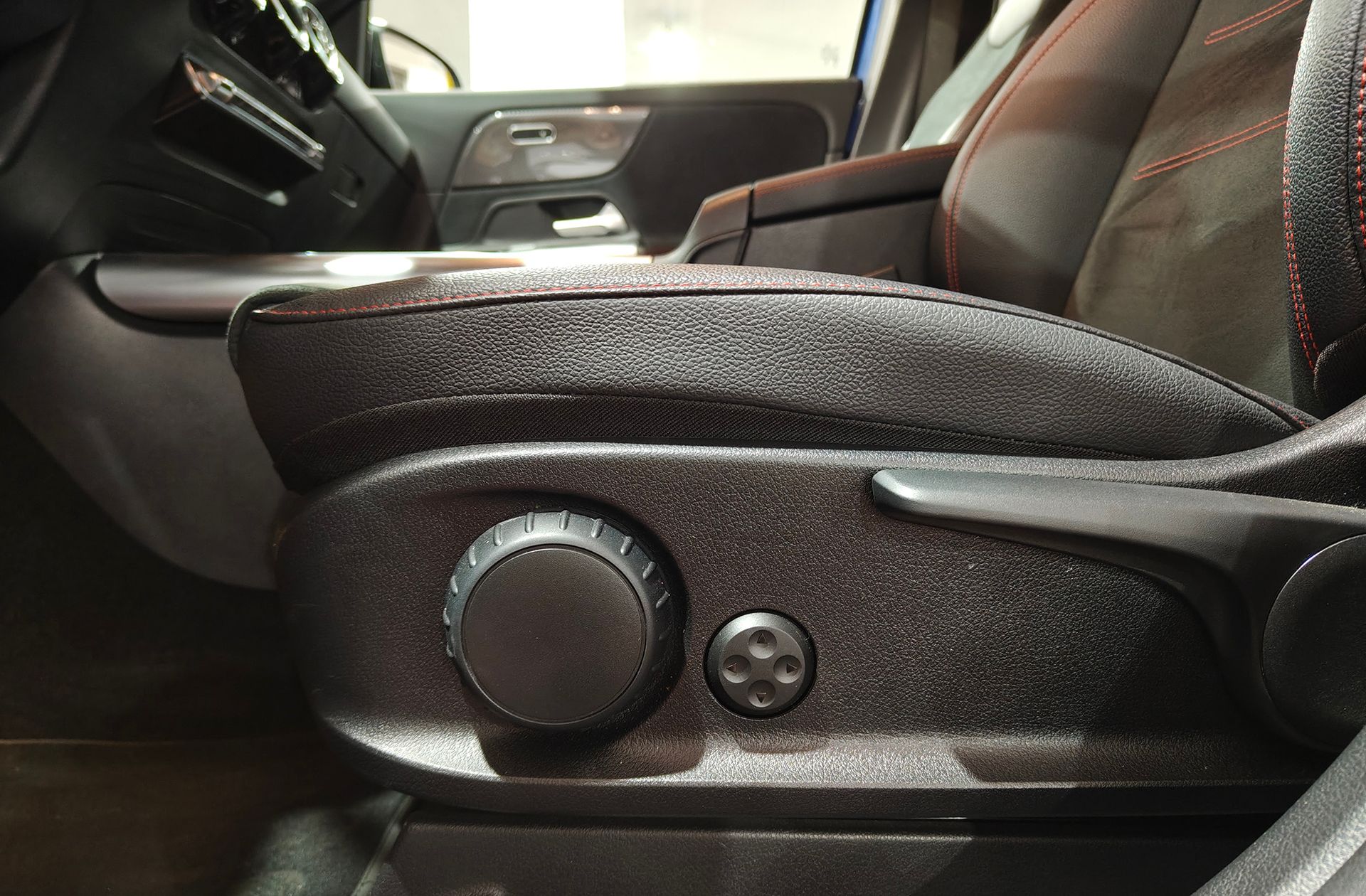Mercedes-Benz GLA 200 d Pack AMG - foto 14