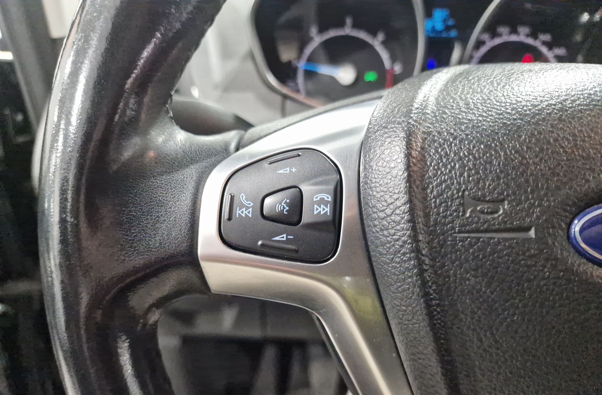 Ford EcoSport 1.5 TDCi Titanium - foto 24