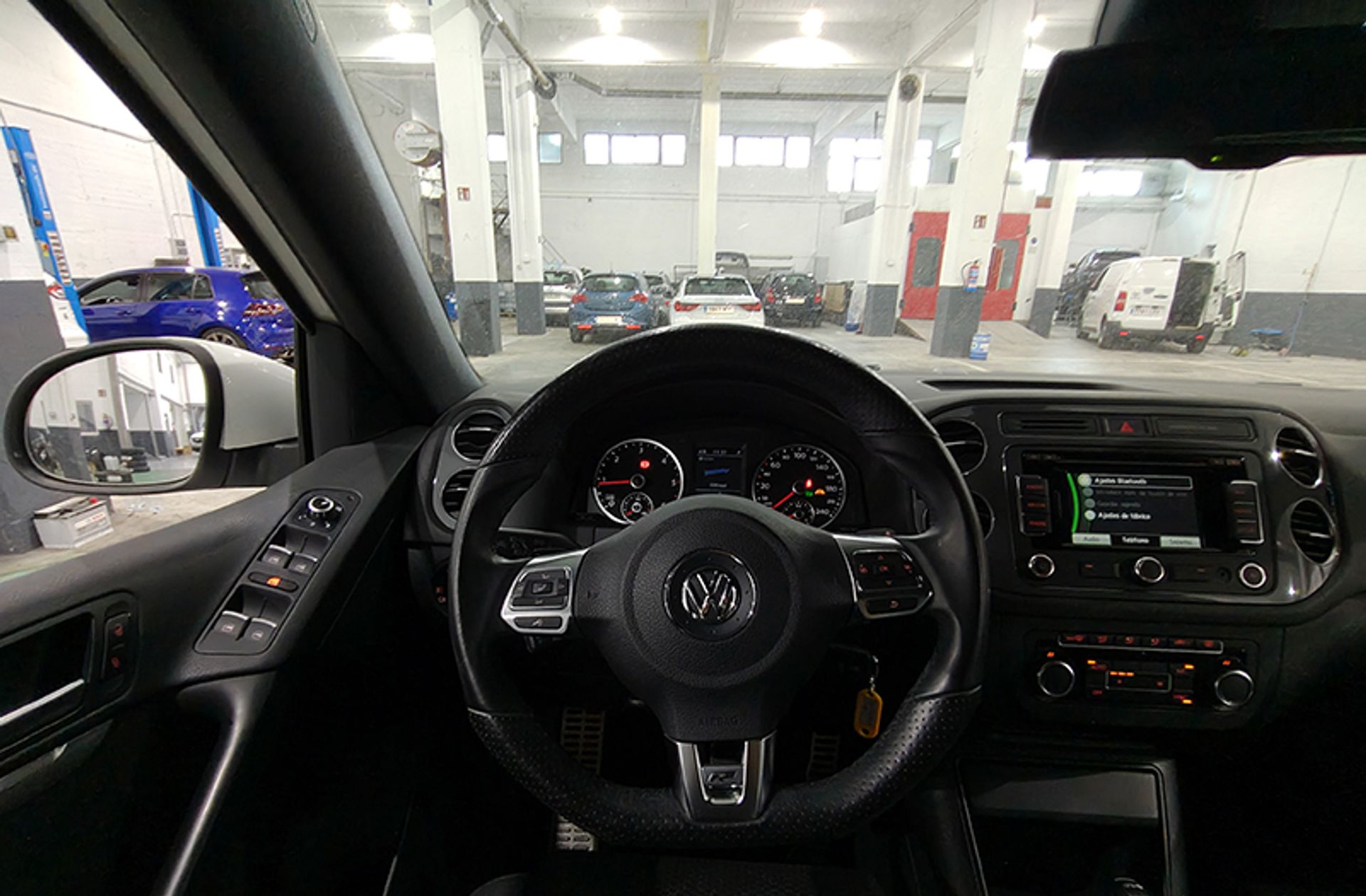 Volkswagen Tiguan Business 2.0 TDI BMT 4Motion - foto 22