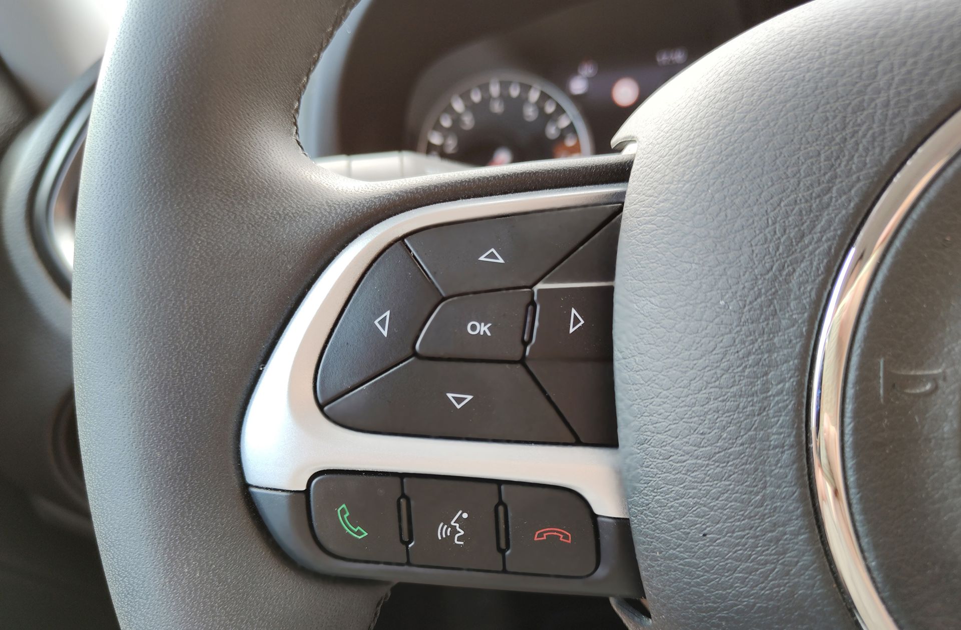 Jeep Renegade eHybrid 1.5 Limited ATX - foto 23