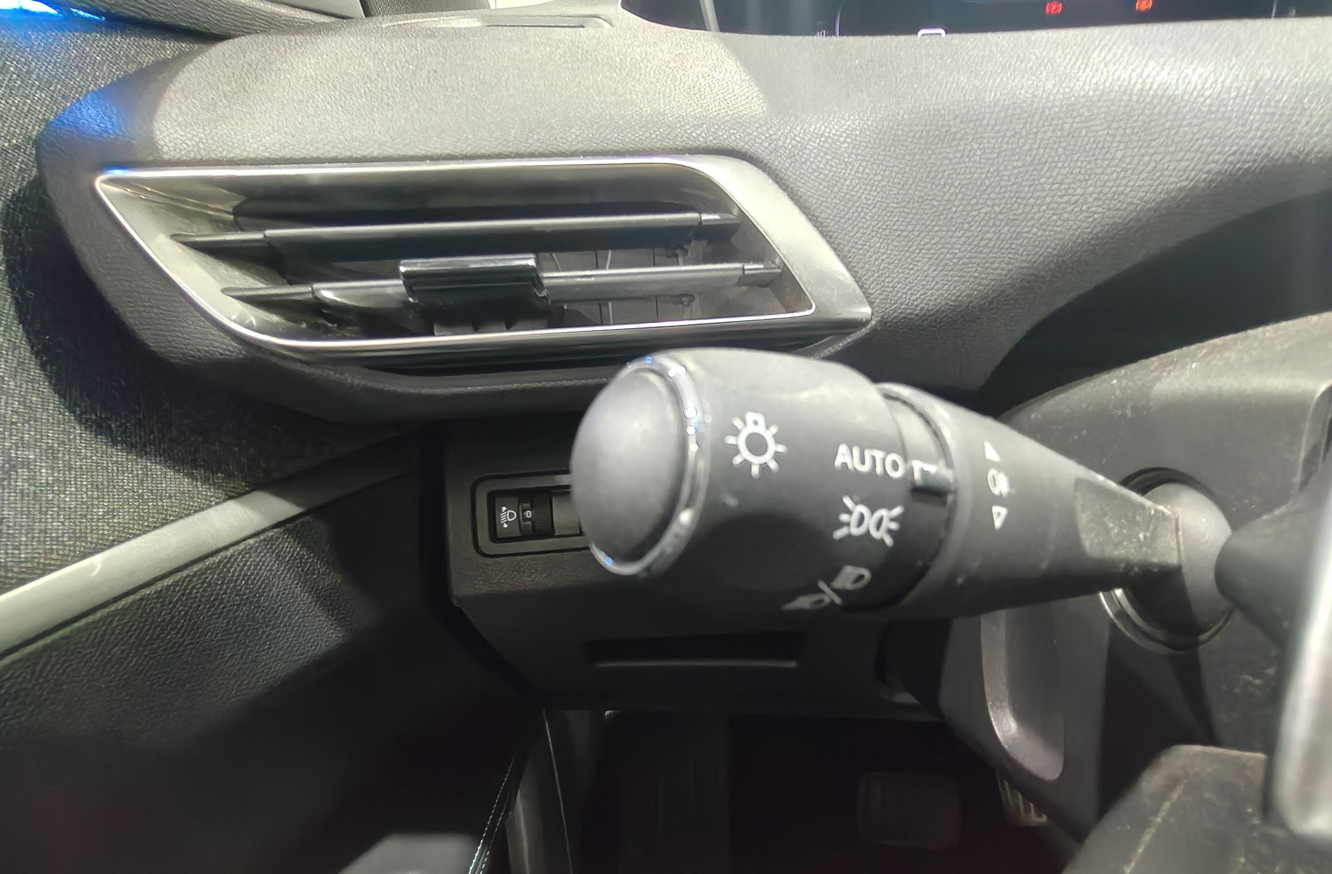 Peugeot 5008 PureTech 130 Allure Pack EAT8 7 plazas - foto 28