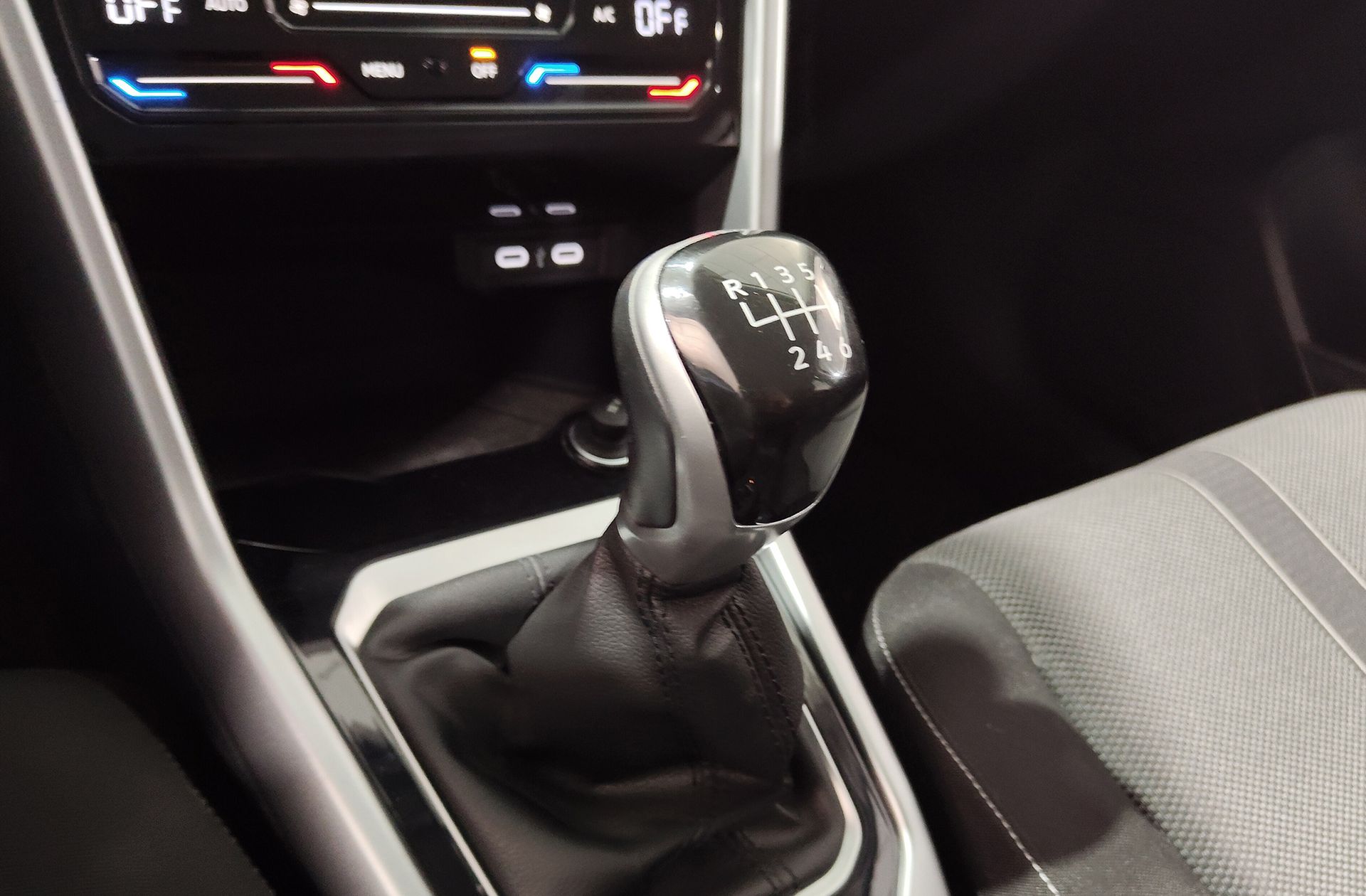Volkswagen T-Roc Life 1.0 TSI - foto 5