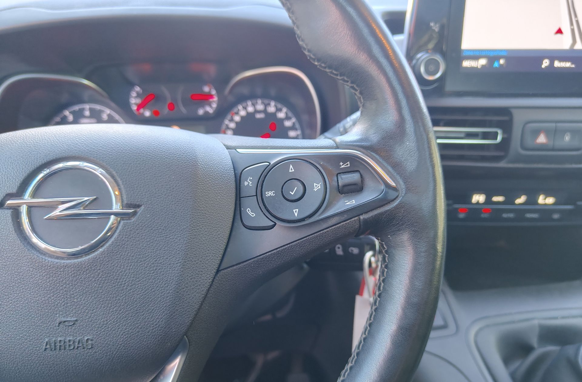 Opel Combo 1.2 Turbo Selective XL - foto 26