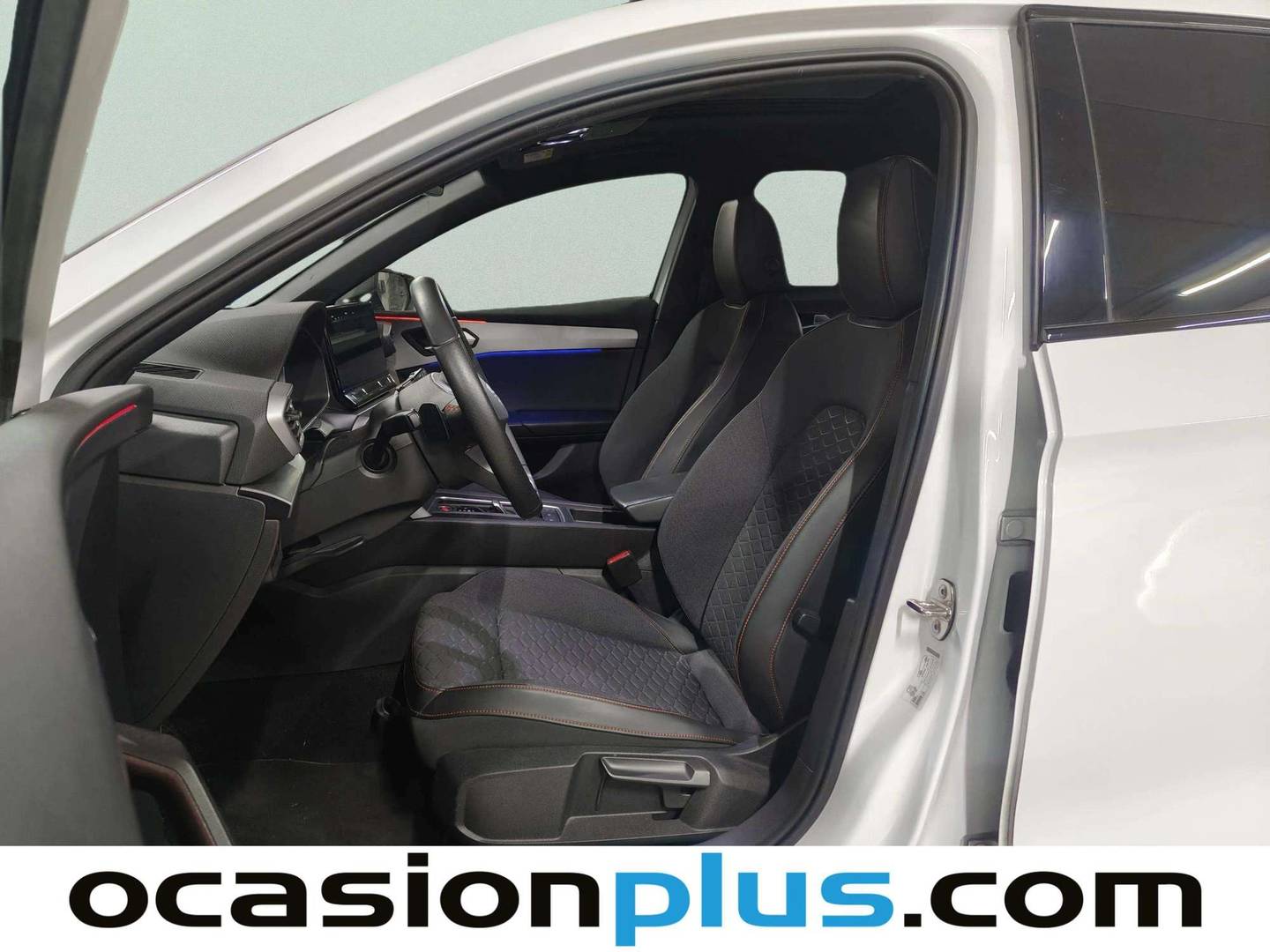 Foto asientos delanteros Seat León Seat León ST 1.5 eTSI S&S FR Go XL DSG (150 CV)