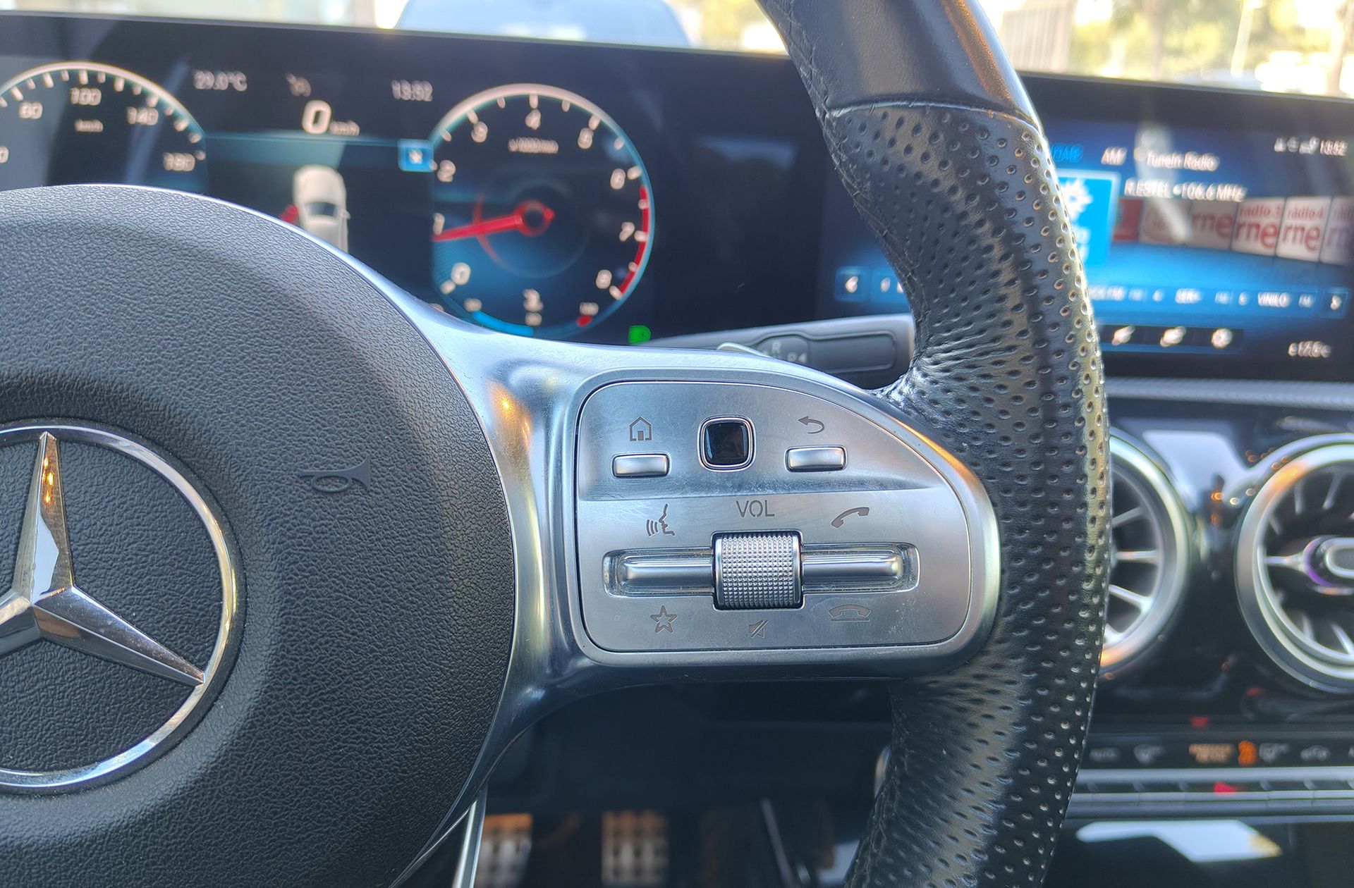 Mercedes-Benz Clase A 180 Pack AMG - foto 31
