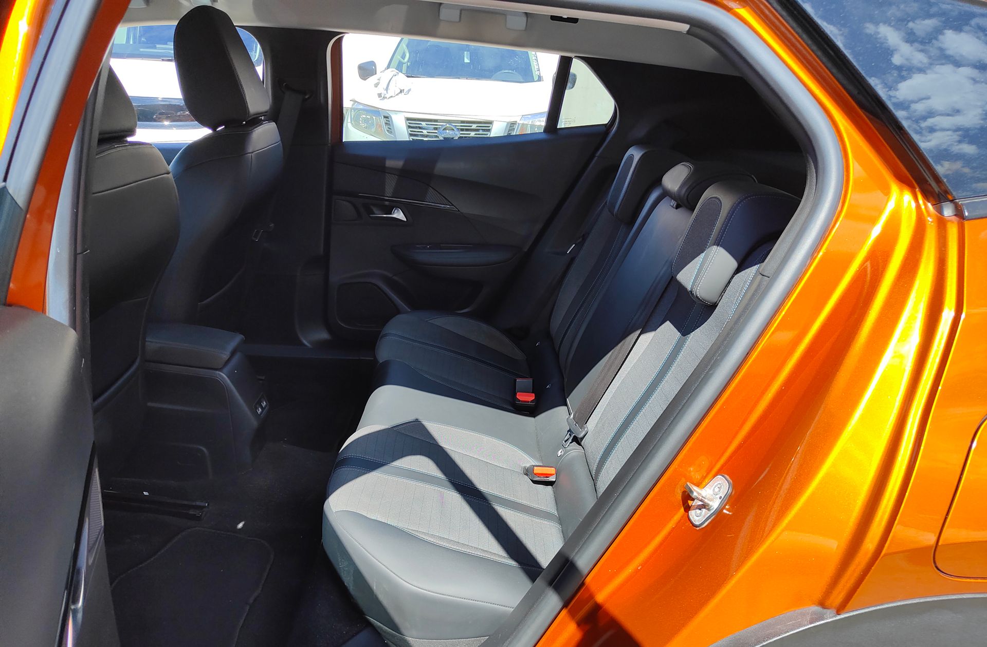 Peugeot 2008 PureTech 130 Allure EAT8 - foto 11