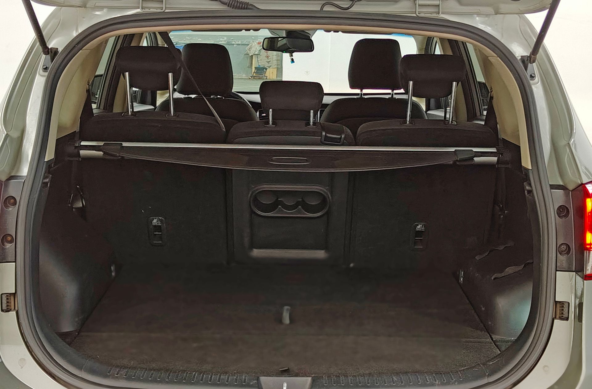 Kia Carens 1.6 GDi Uefa Euro 2016 Eco-Dynamics - foto 16