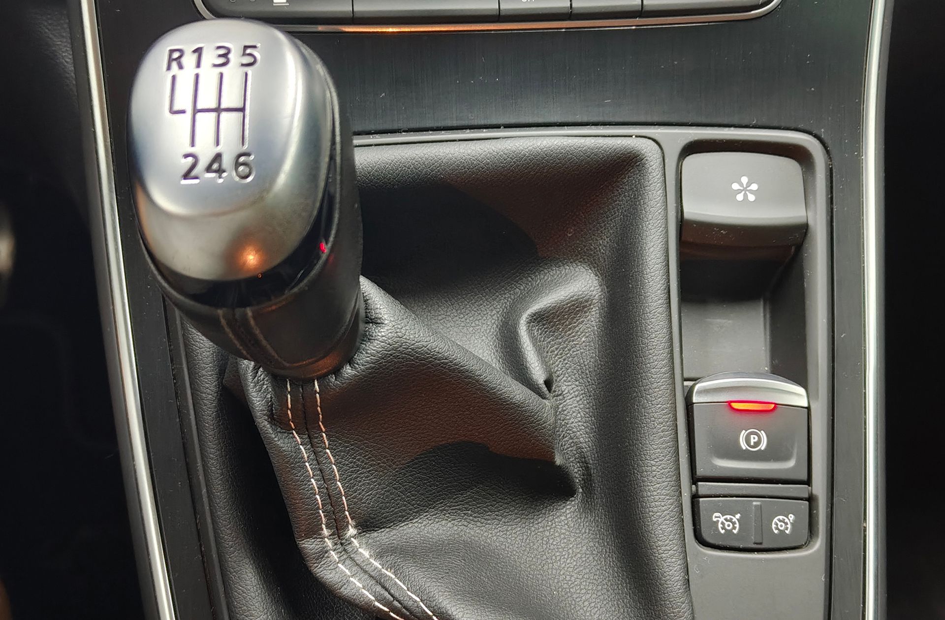 Renault Grand Scénic Black Edition TCe GPF 7 plazas - foto 5