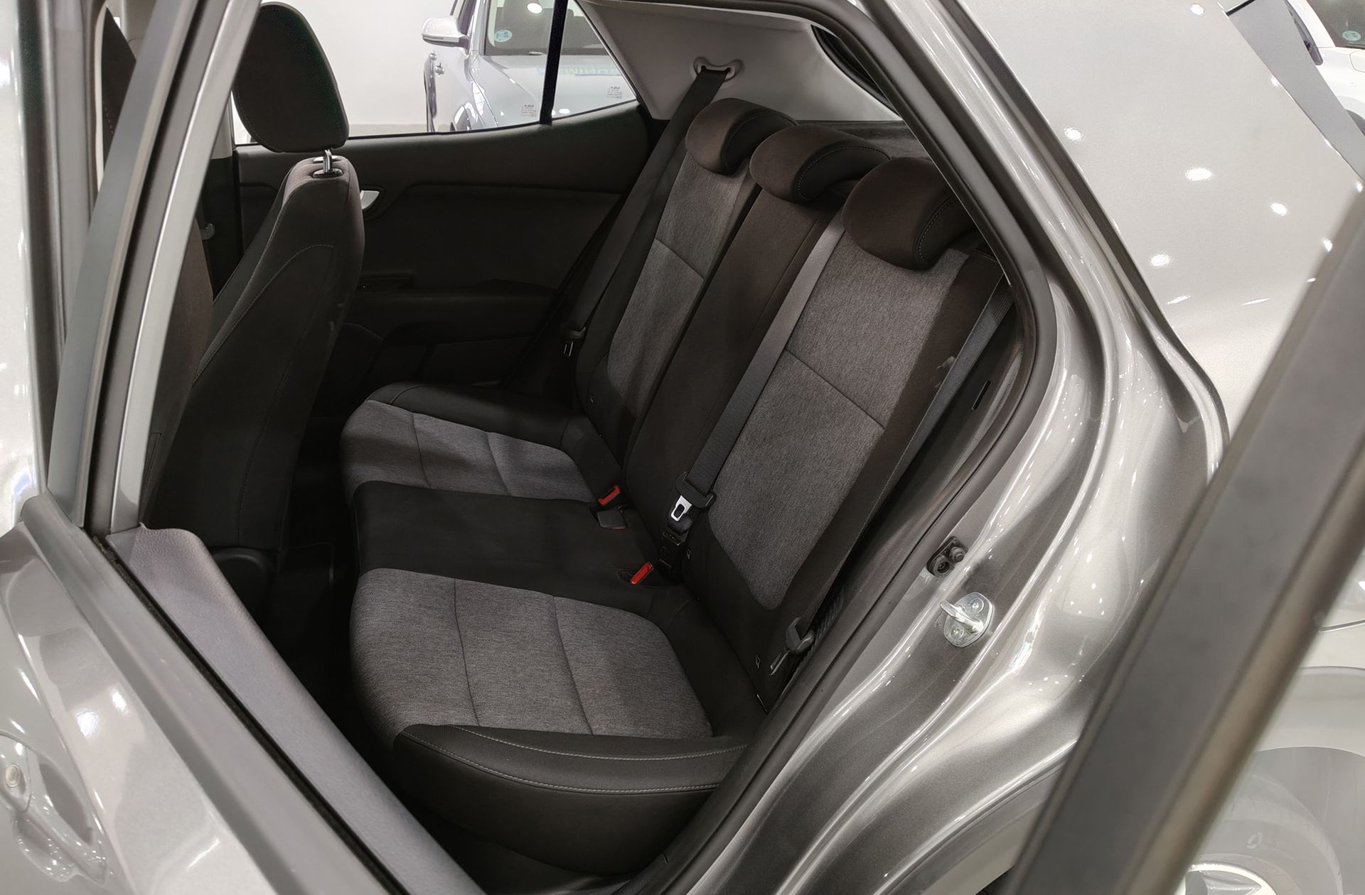 Kia Stonic 1.0 T-GDi MHEV Concept - foto 12
