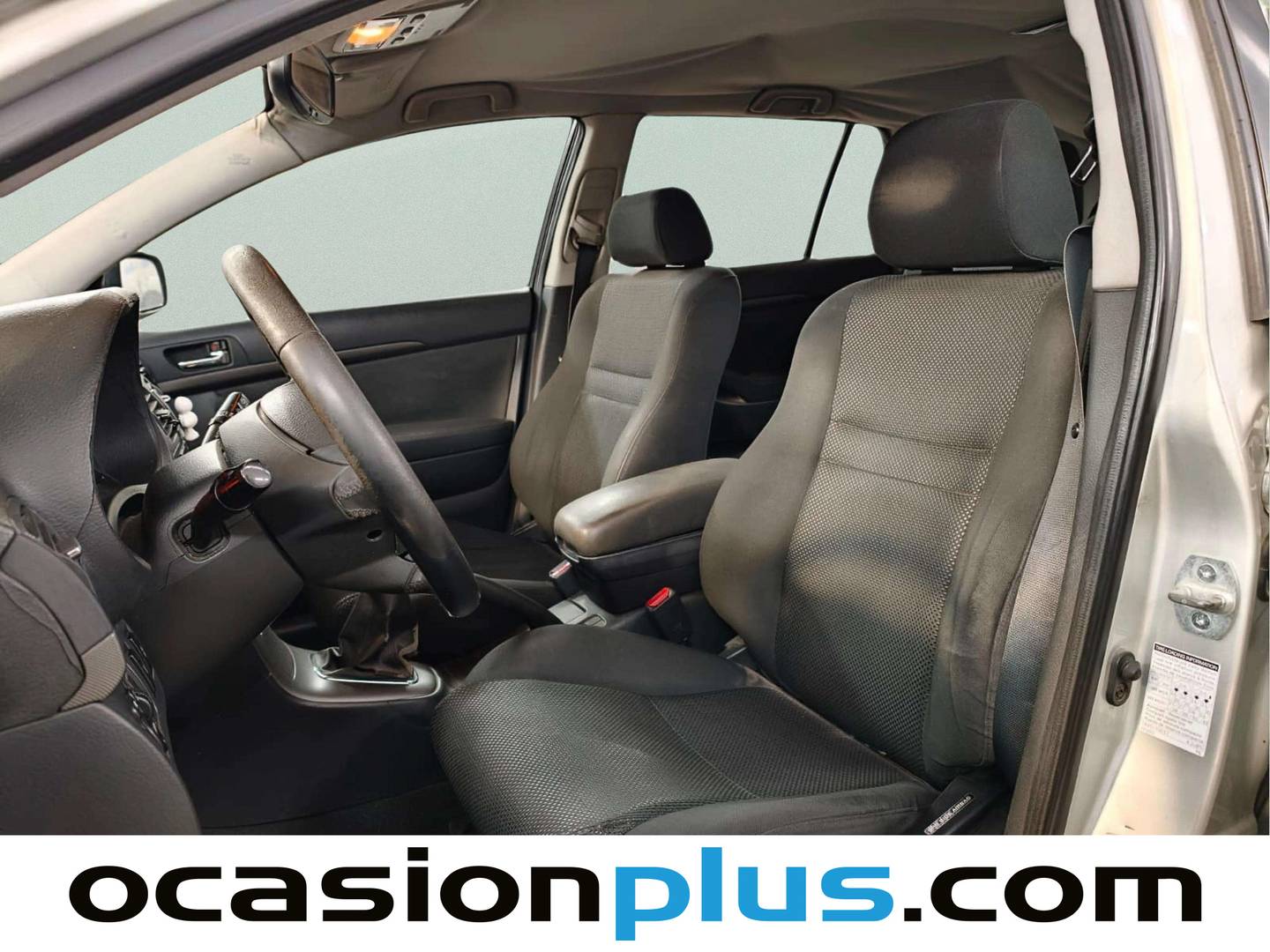 Foto asientos delanteros Toyota Avensis Toyota Avensis 2.0 D-4D Wagon Sol (116 CV)