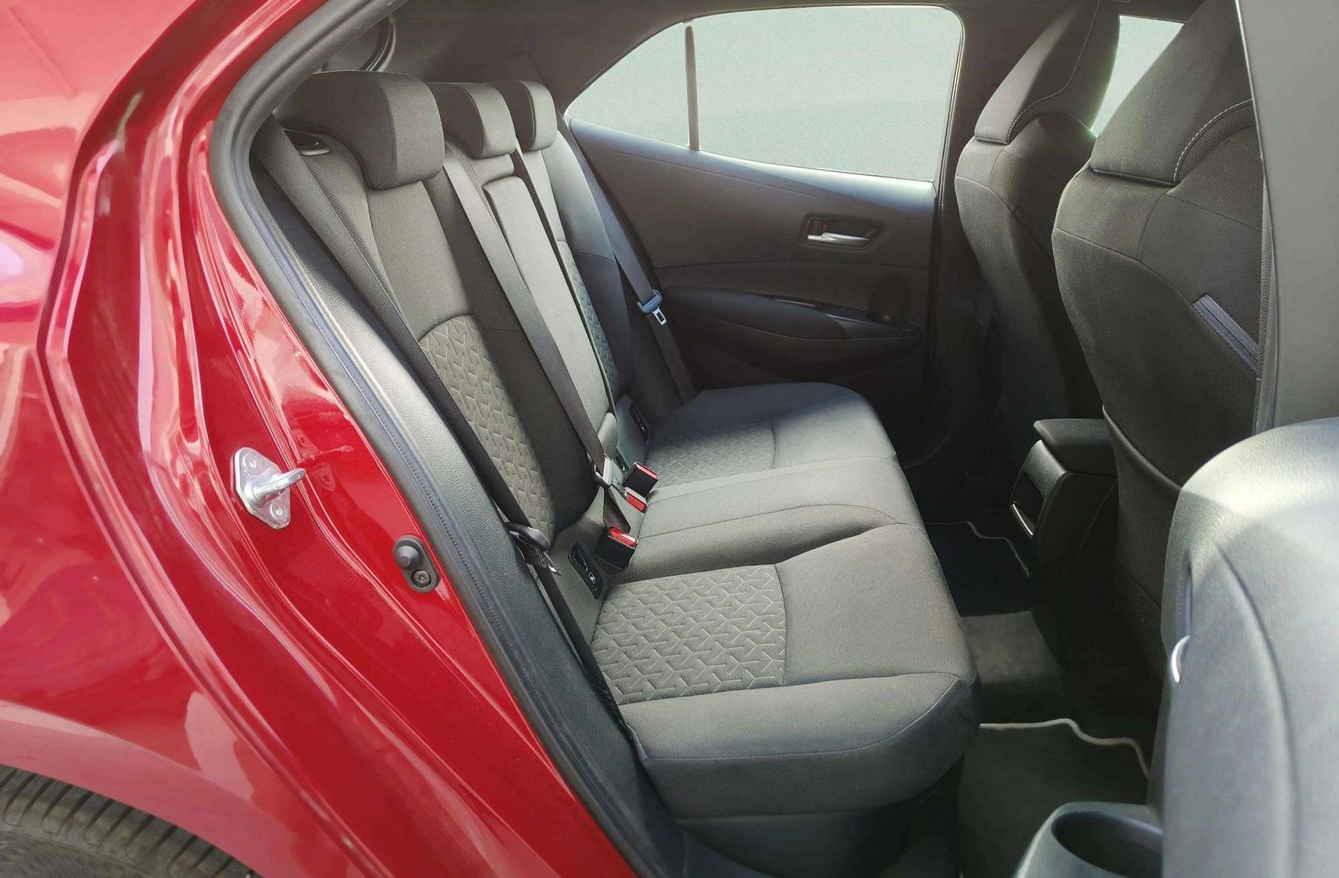 Toyota Corolla 1.8 125 Híbrido Active Tech E-CVT - foto 20