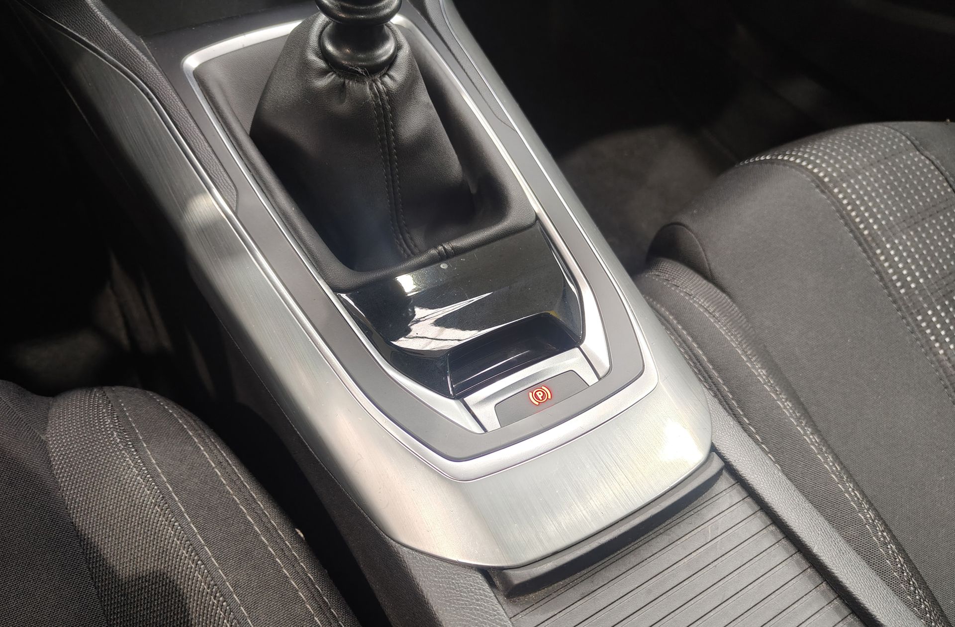 Peugeot 308 SW BlueHDi 120 Allure - foto 30