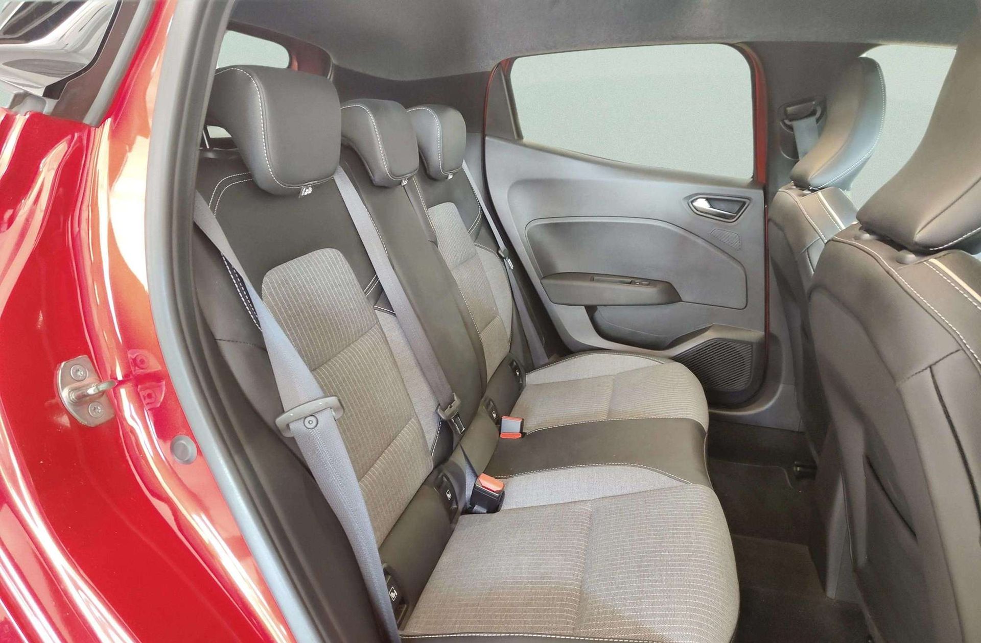 Renault Clio Techno TCe - foto 17