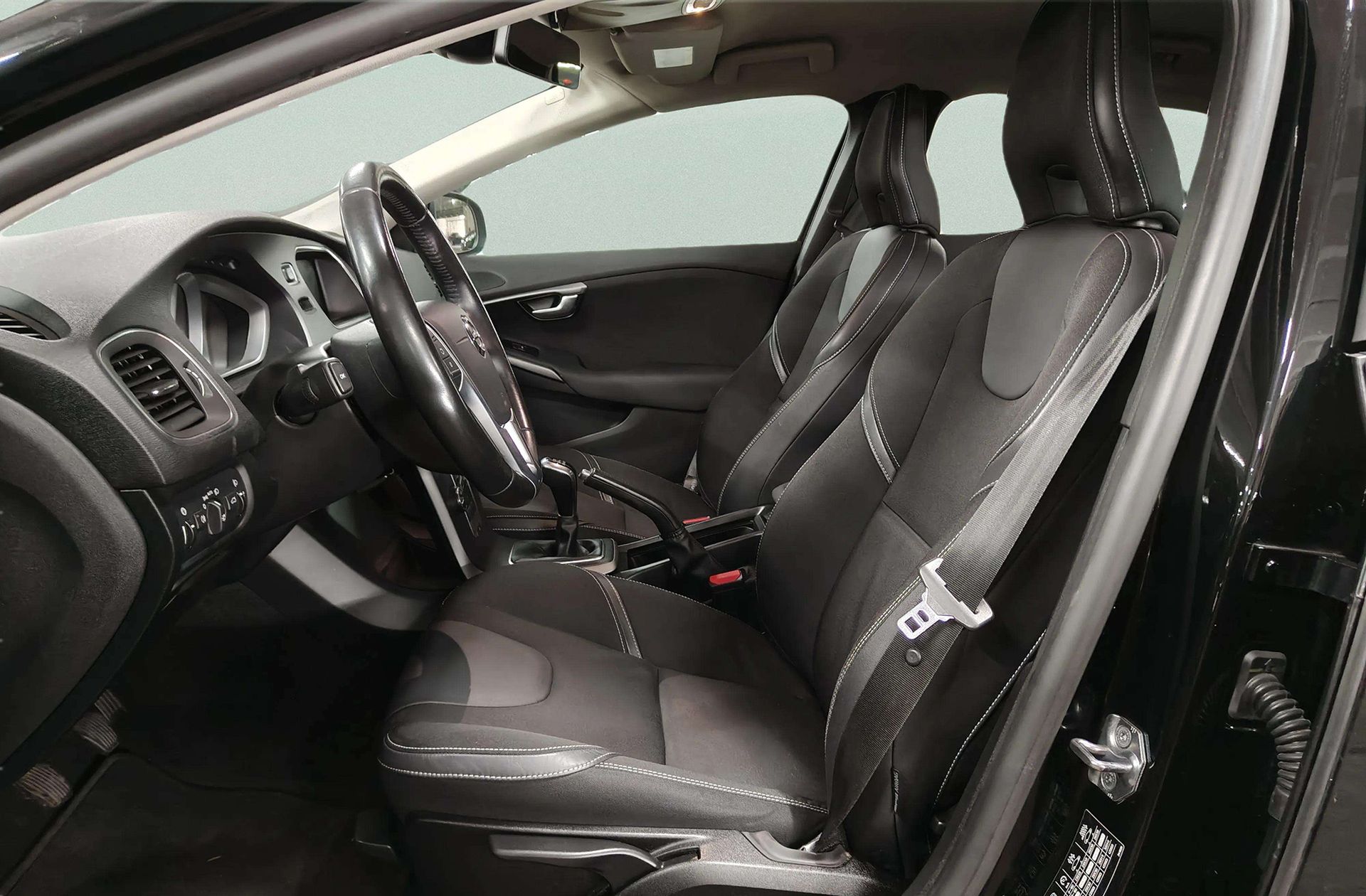 Volvo V40 2.0 D3 Momentum - foto 10