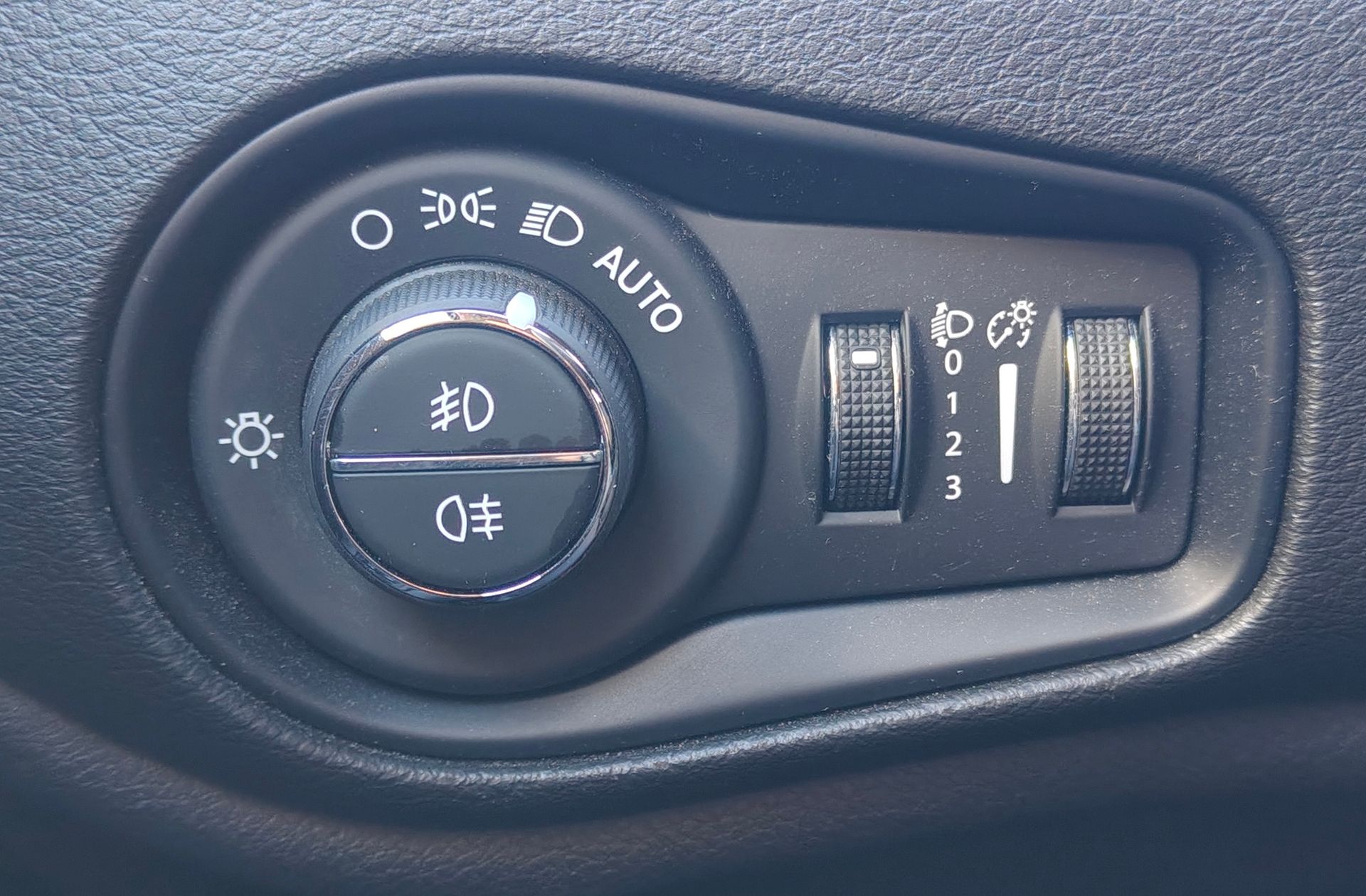 Jeep Renegade eHybrid 1.5 Limited ATX - foto 23