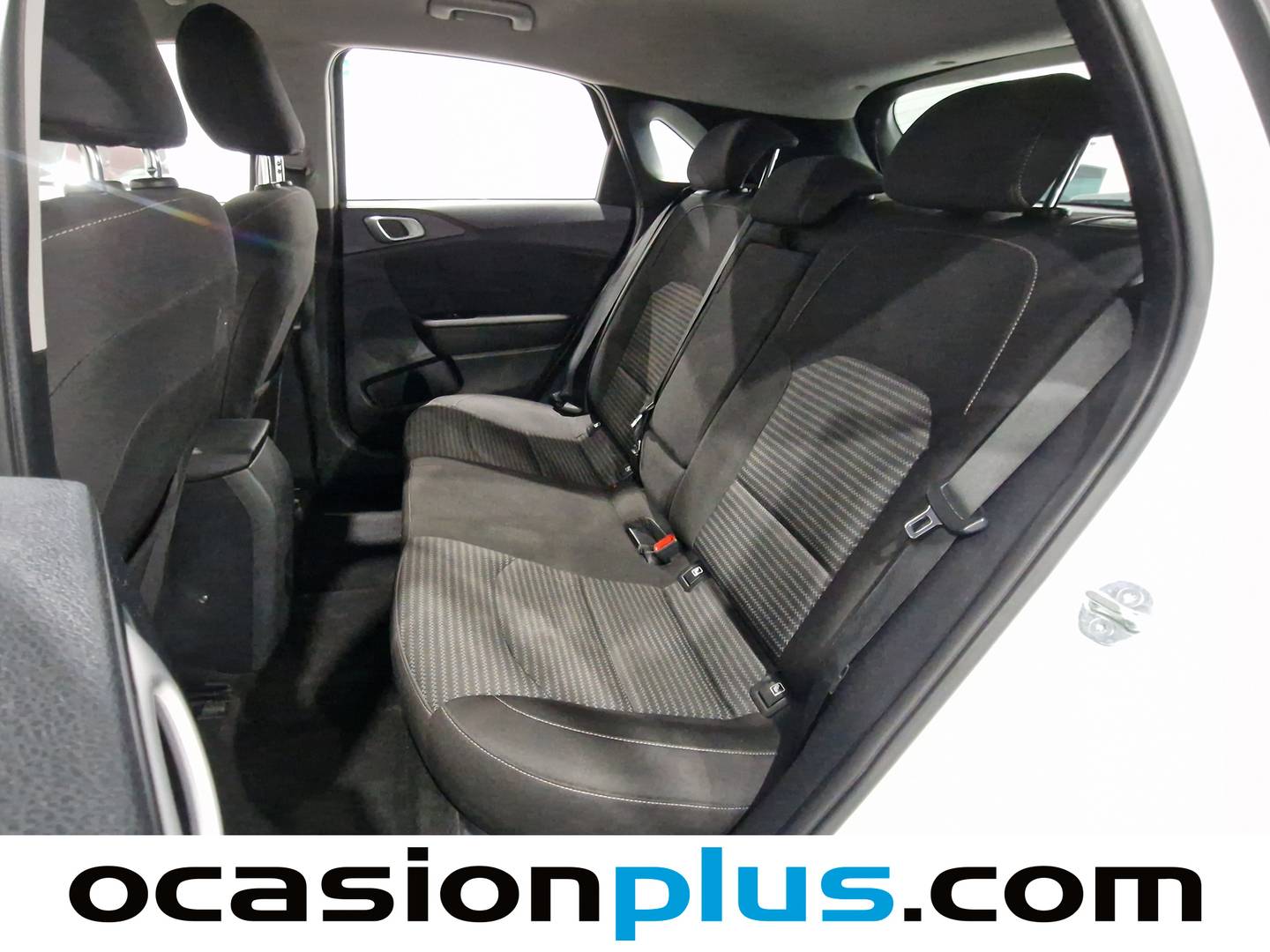 Foto asientos traseros KIA Ceed KIA Ceed 1.6 MHEV iMT Drive (136 CV)