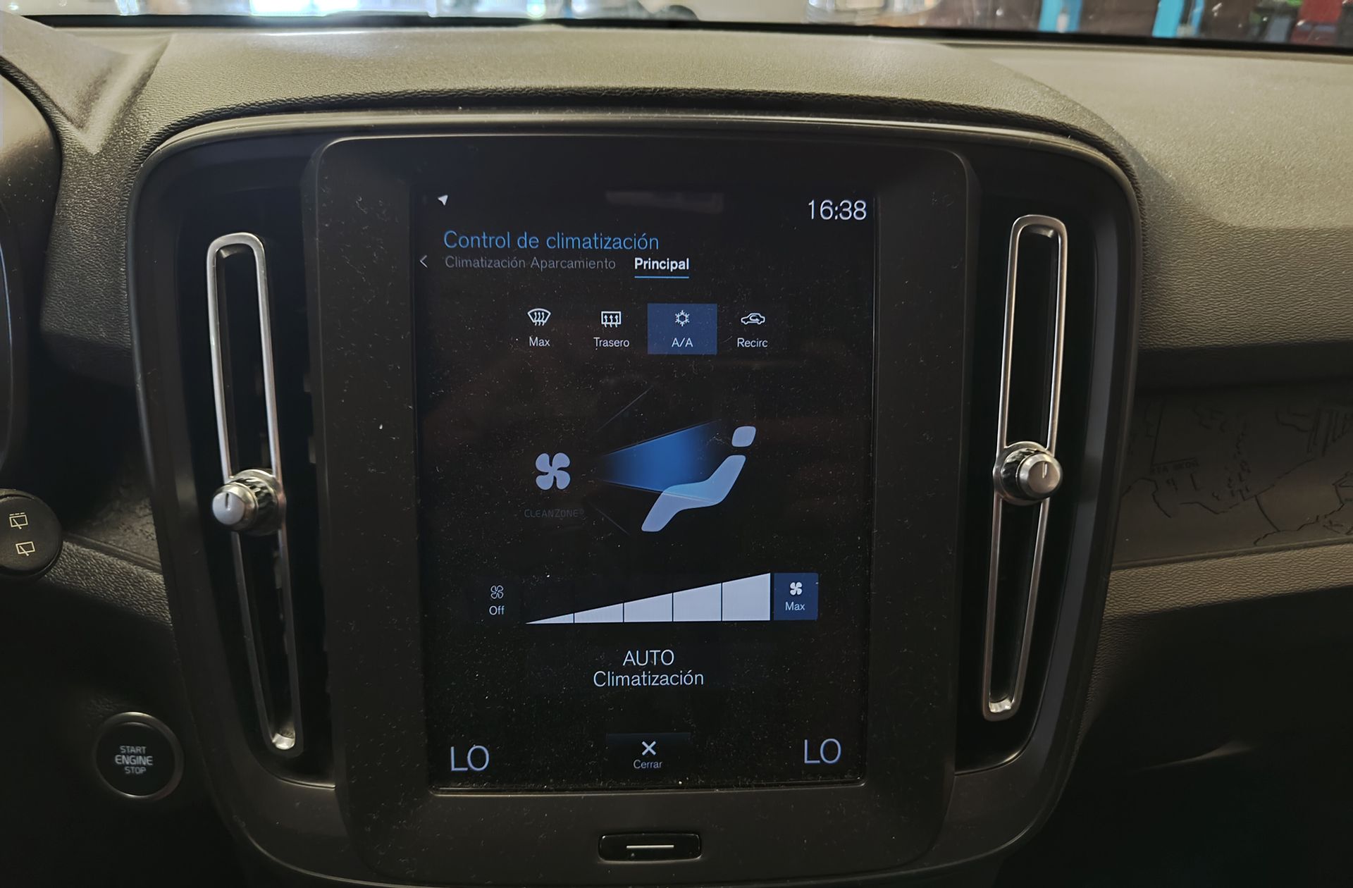 Volvo XC40 T2 Momentum Core - foto 30