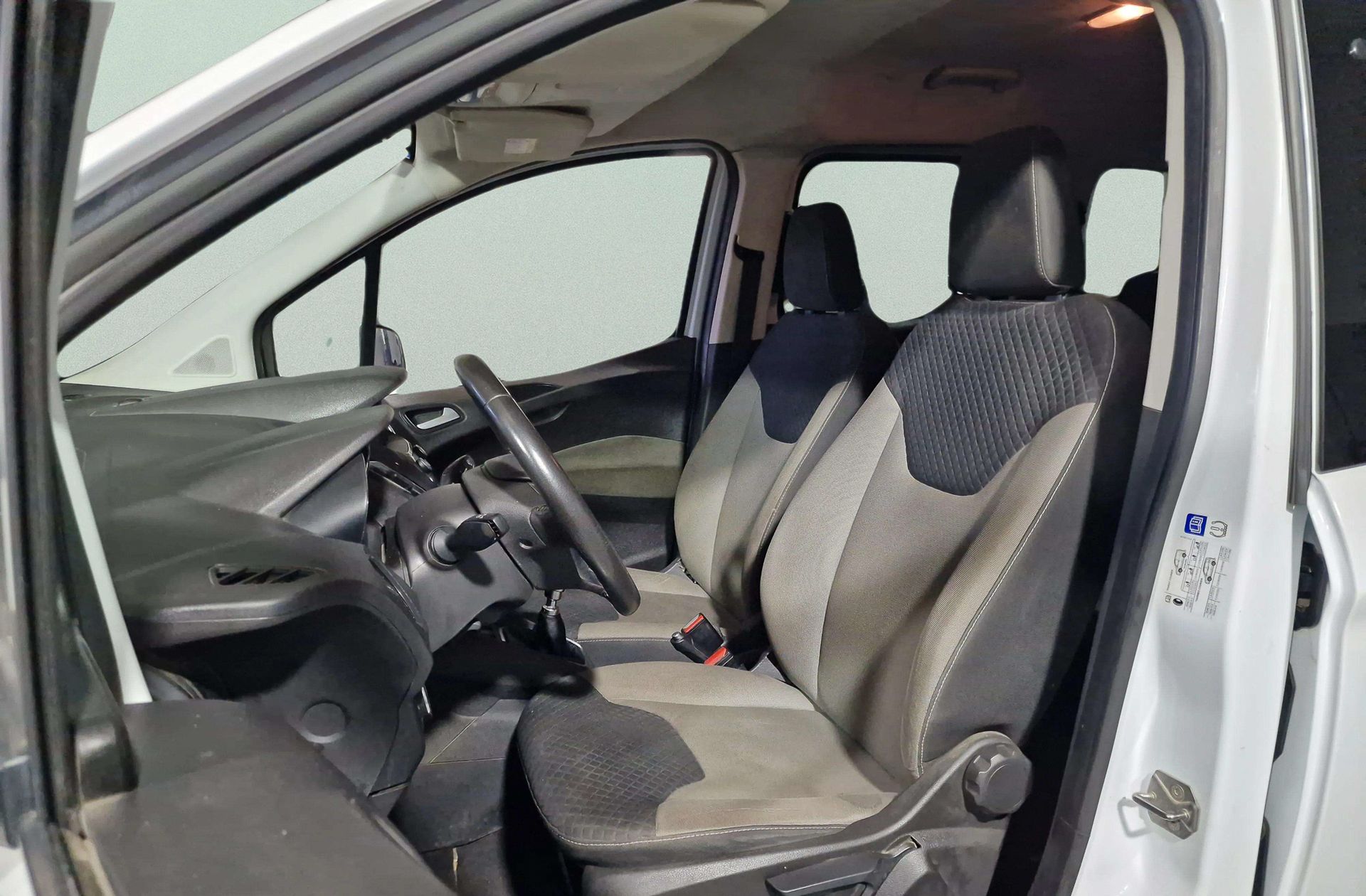 Ford Tourneo Courier 1.0 EcoBoost Titanium - foto 9