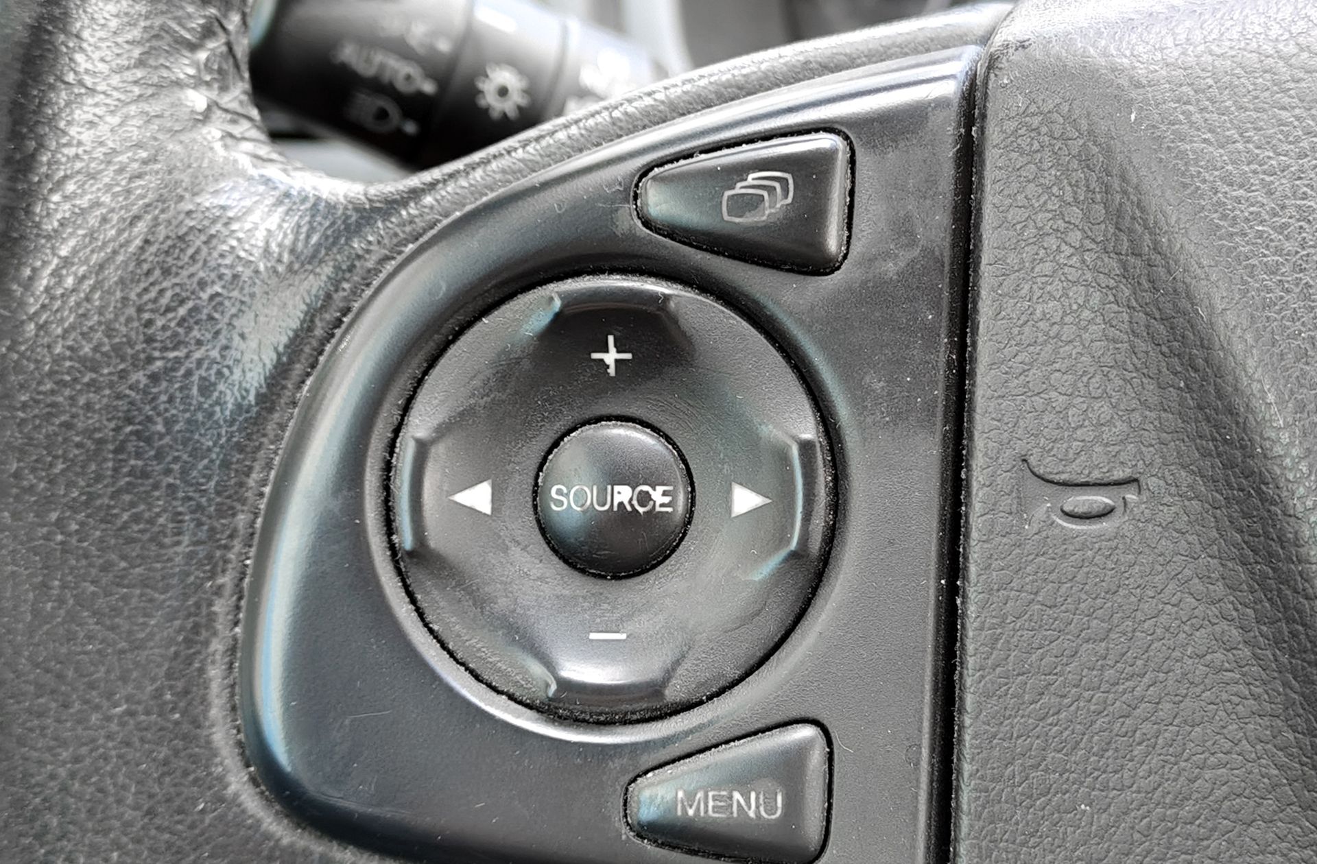 Honda CR-V 2.2 I-DTEC Executive AWD - foto 27