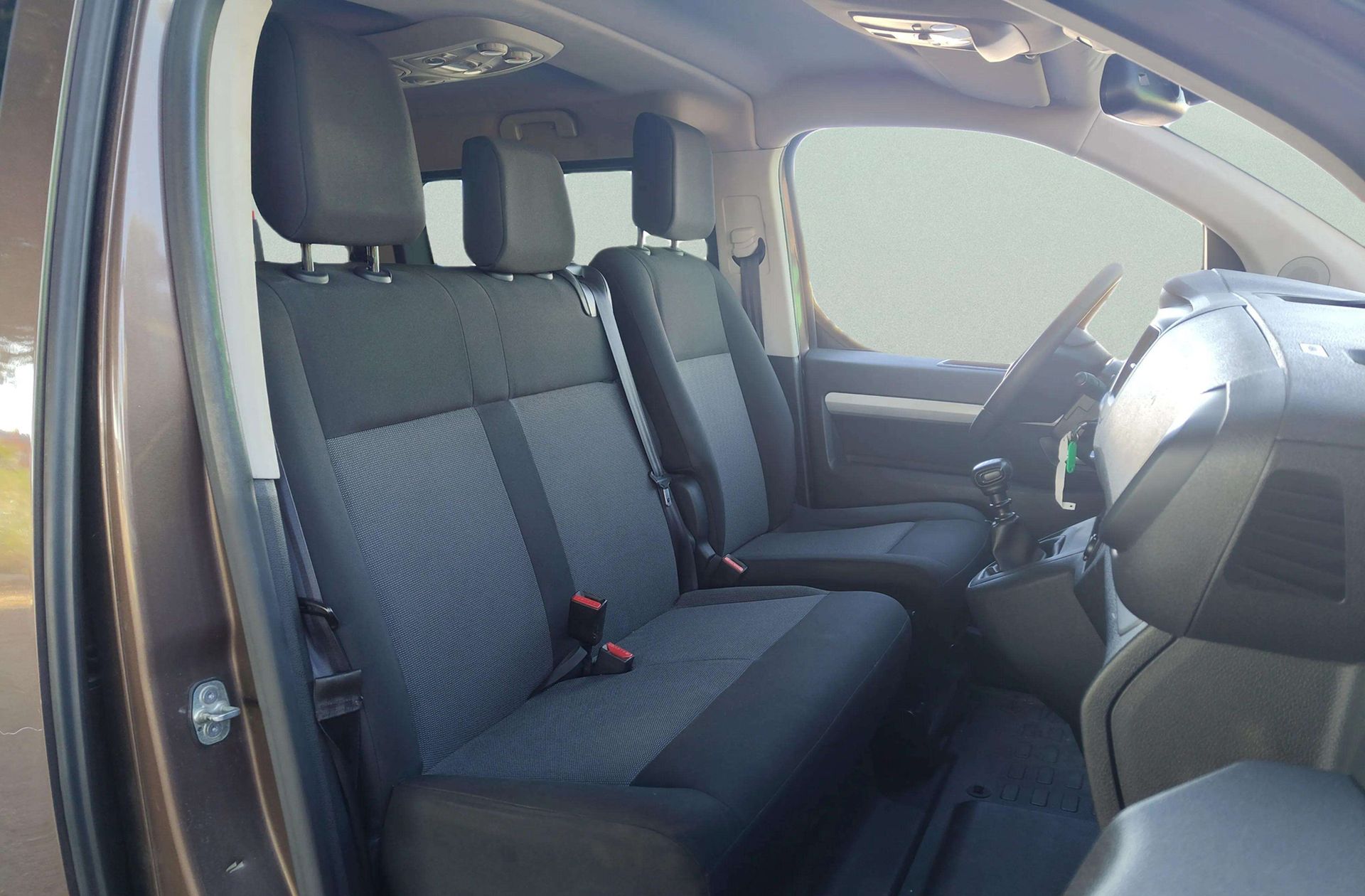 Peugeot Traveller Business 1.5 BlueHDi (120) Long 9 plazas - foto 17