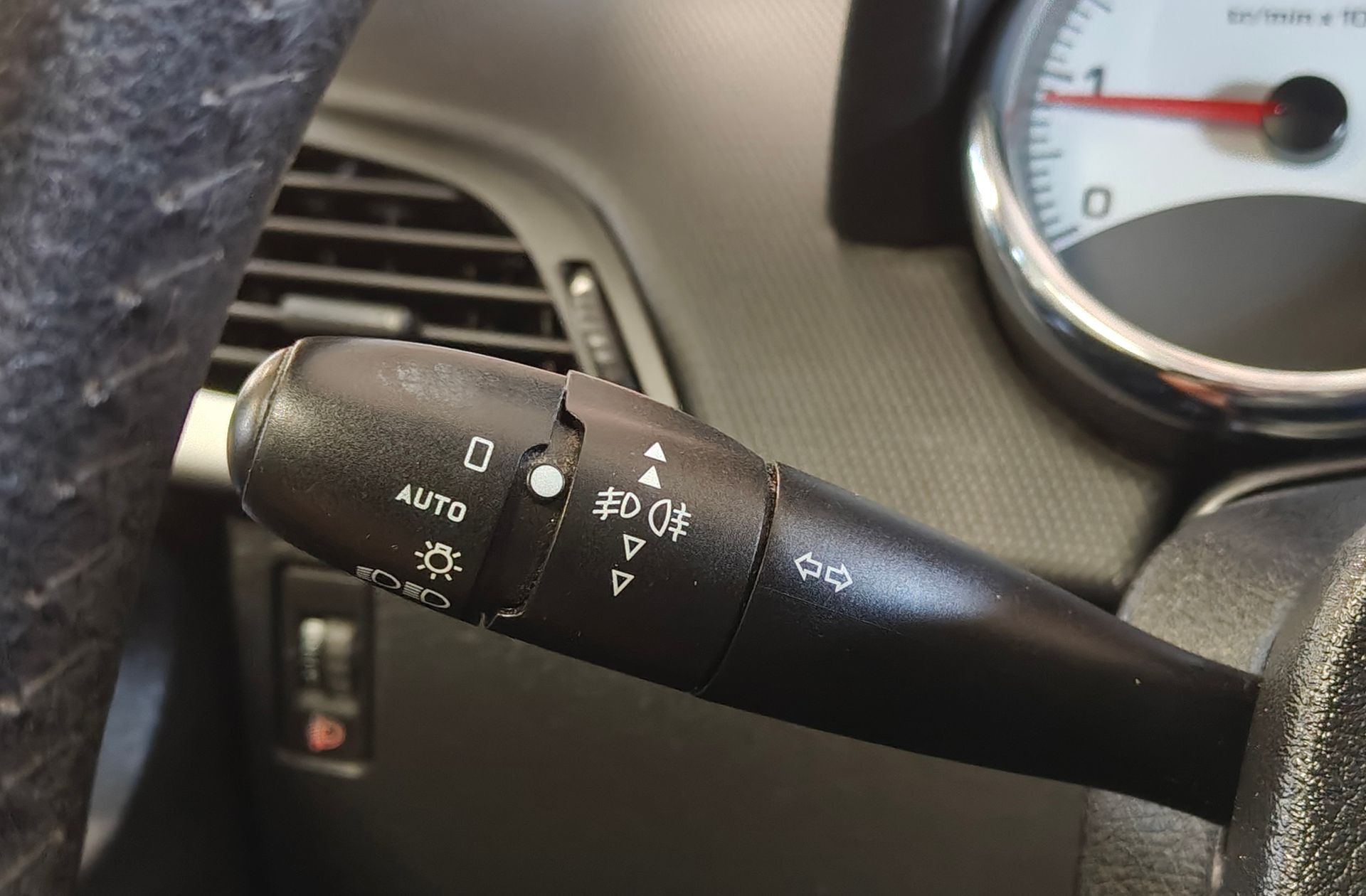 Peugeot 207 1.4 HDi Active FAP - foto 21